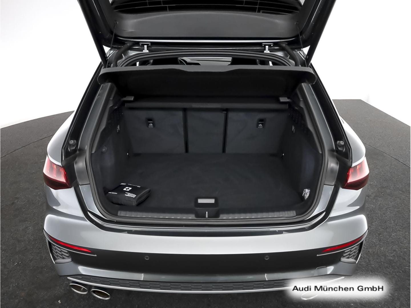 Bild über Audi S3 Sportback TFSI quattro S tronic - für weitere Informationen kontaktieren Sie den Audi Partner