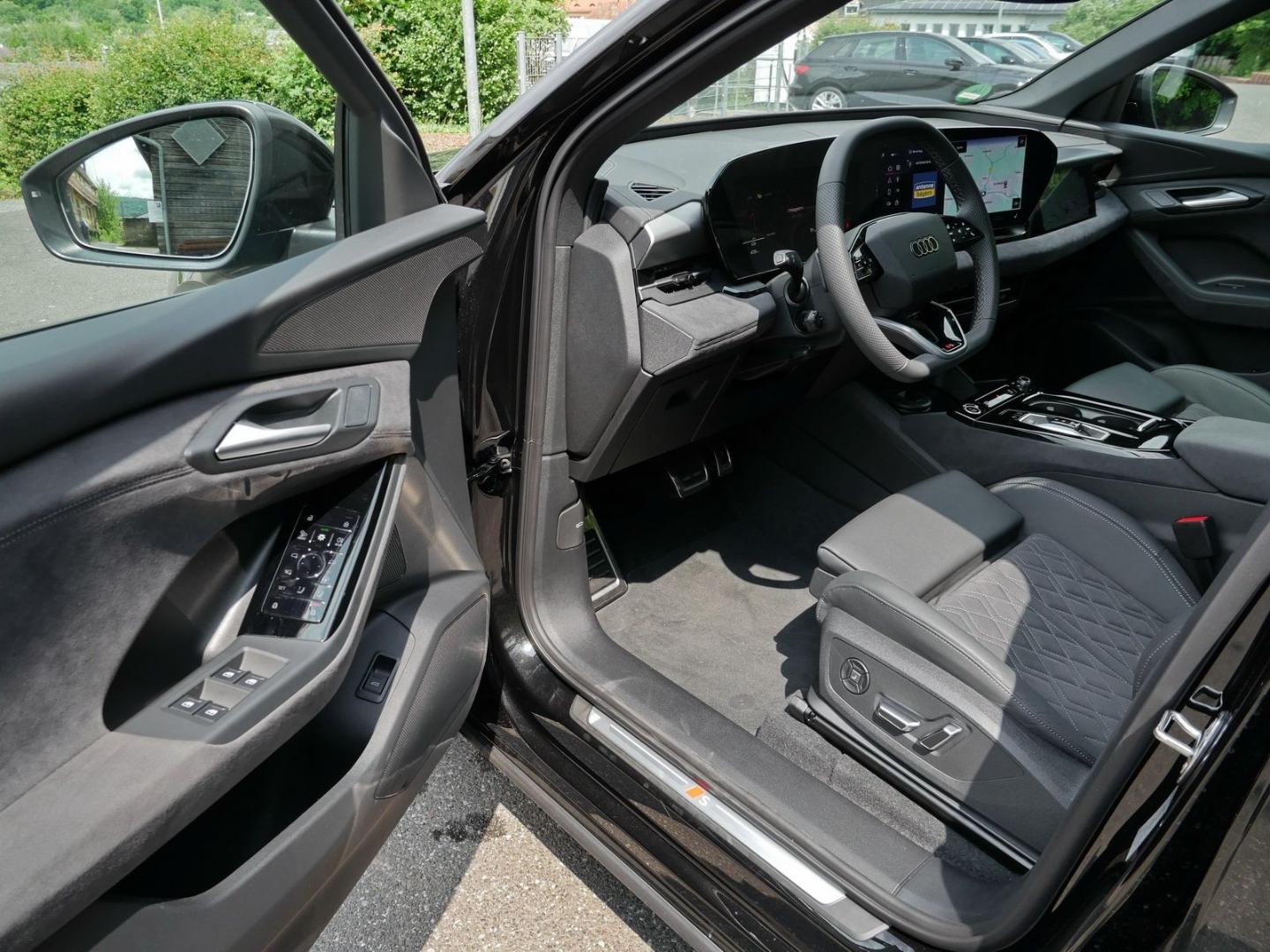 Image about Audi Q6 SUV e-tron e-tron quattro