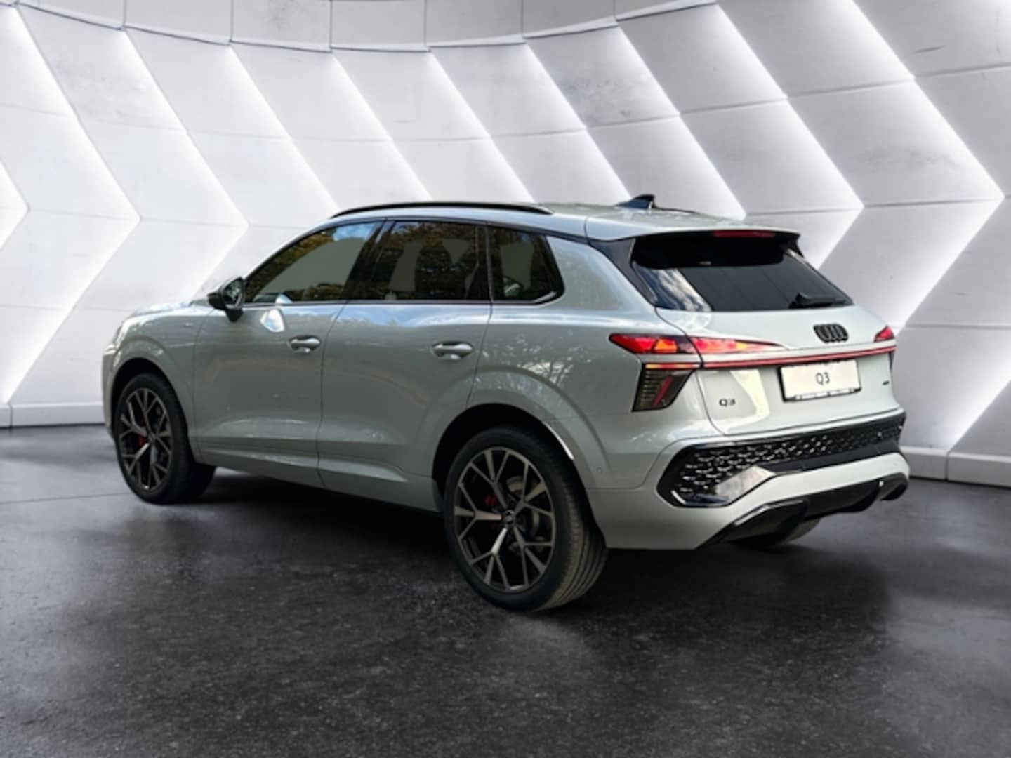 Bild über Audi Q3 SUV TFSI quattro 195 kW S tronic - für weitere Informationen kontaktieren Sie den Audi Partner