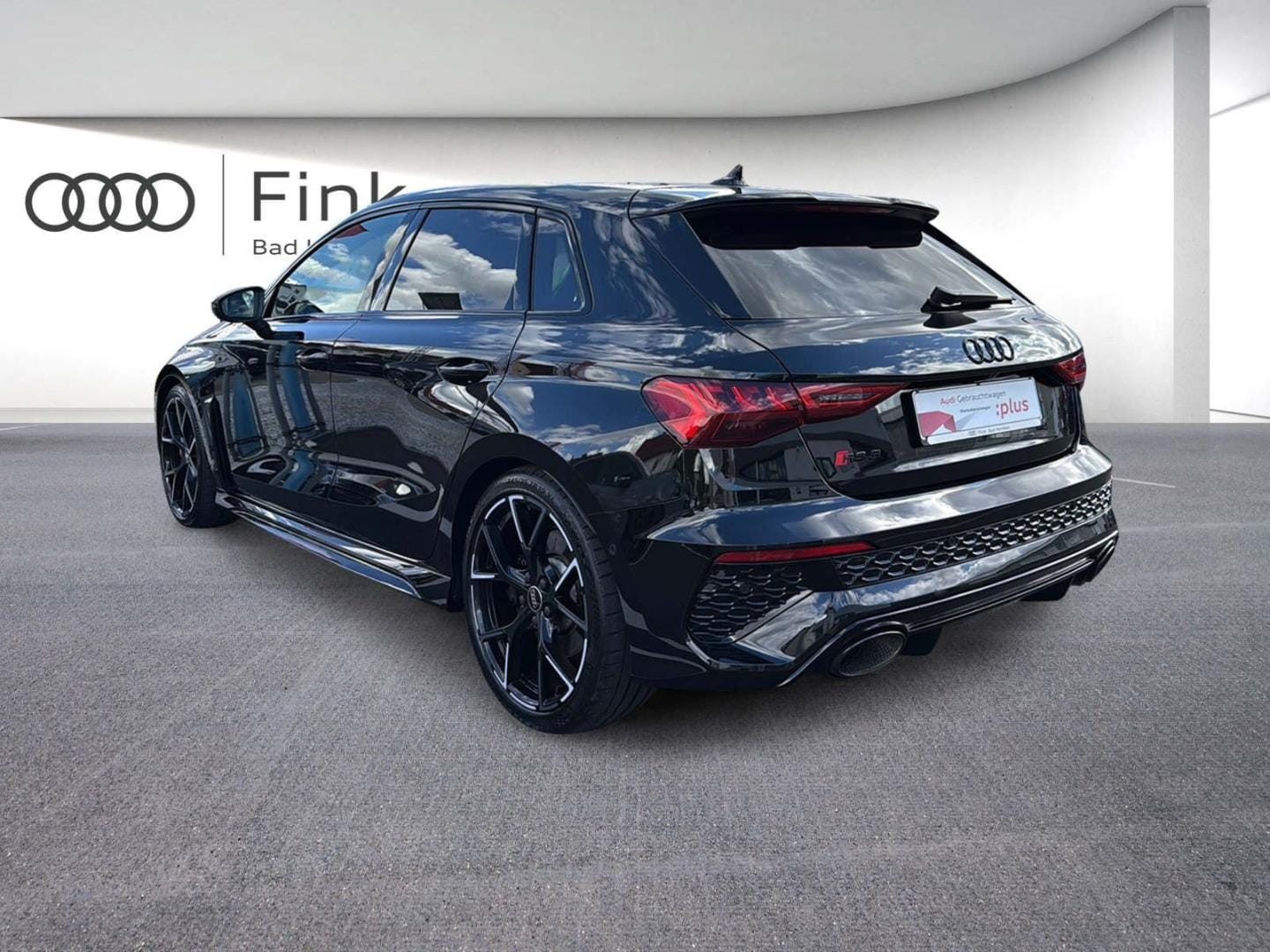 Bild über Audi RS 3 Sportback TFSI quattro S tronic - für weitere Informationen kontaktieren Sie den Audi Partner