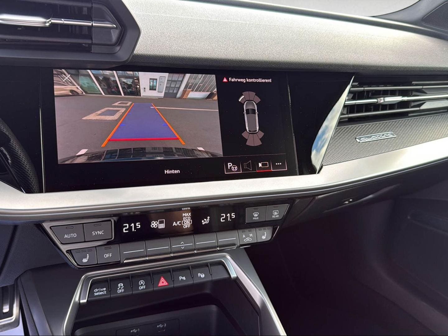 Bild über Audi RS 3 Sportback TFSI quattro S tronic - für weitere Informationen kontaktieren Sie den Audi Partner