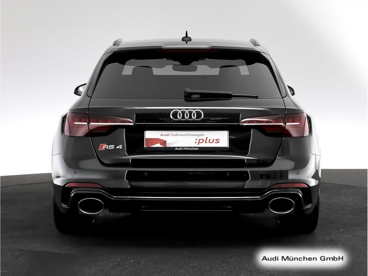 Bild über Audi RS 4 Avant TFSI quattro tiptronic - für weitere Informationen kontaktieren Sie den Audi Partner