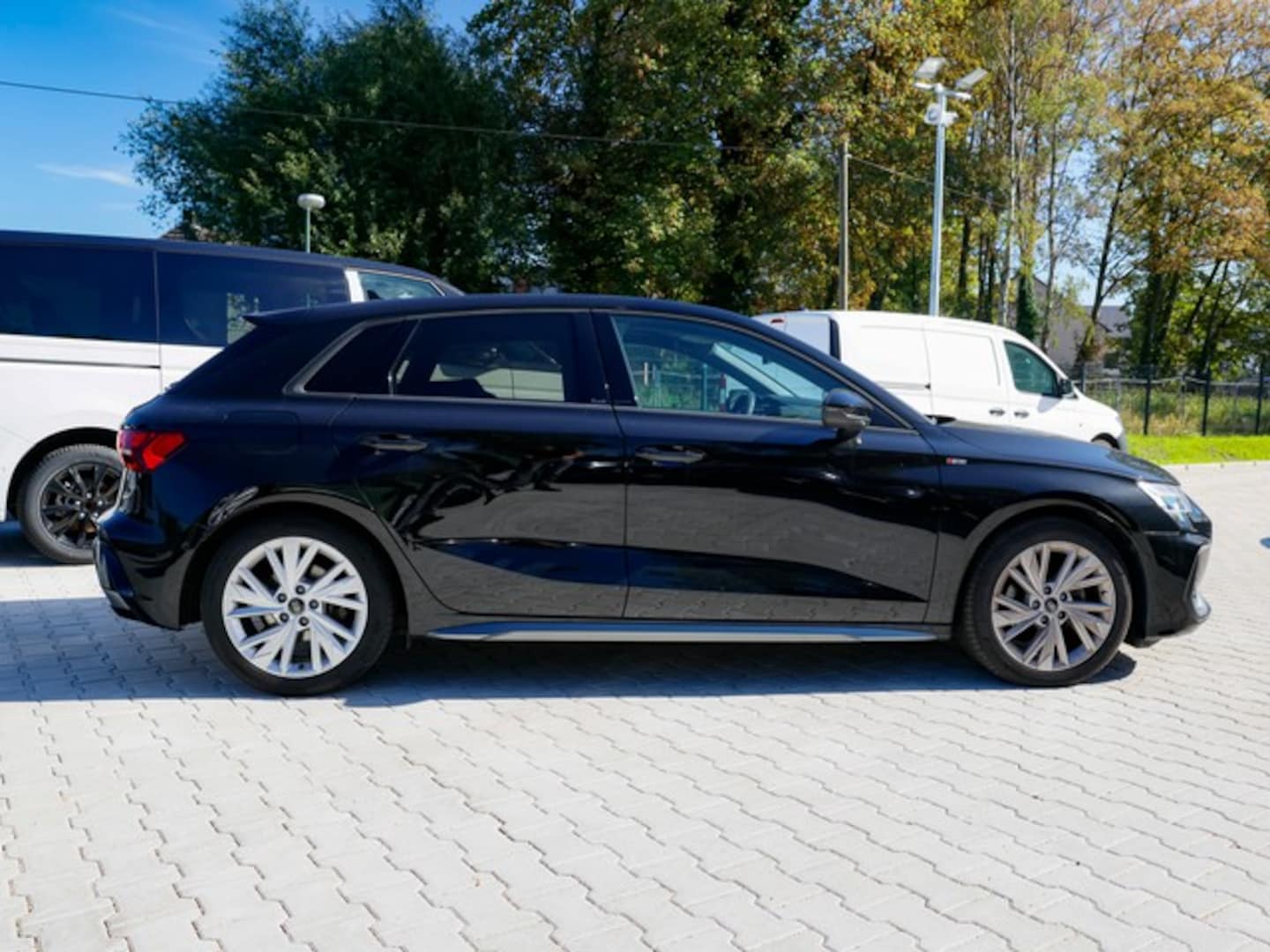 Bild über Audi A3 Sportback S line 35 TFSI S tronic - für weitere Informationen kontaktieren Sie den Audi Partner