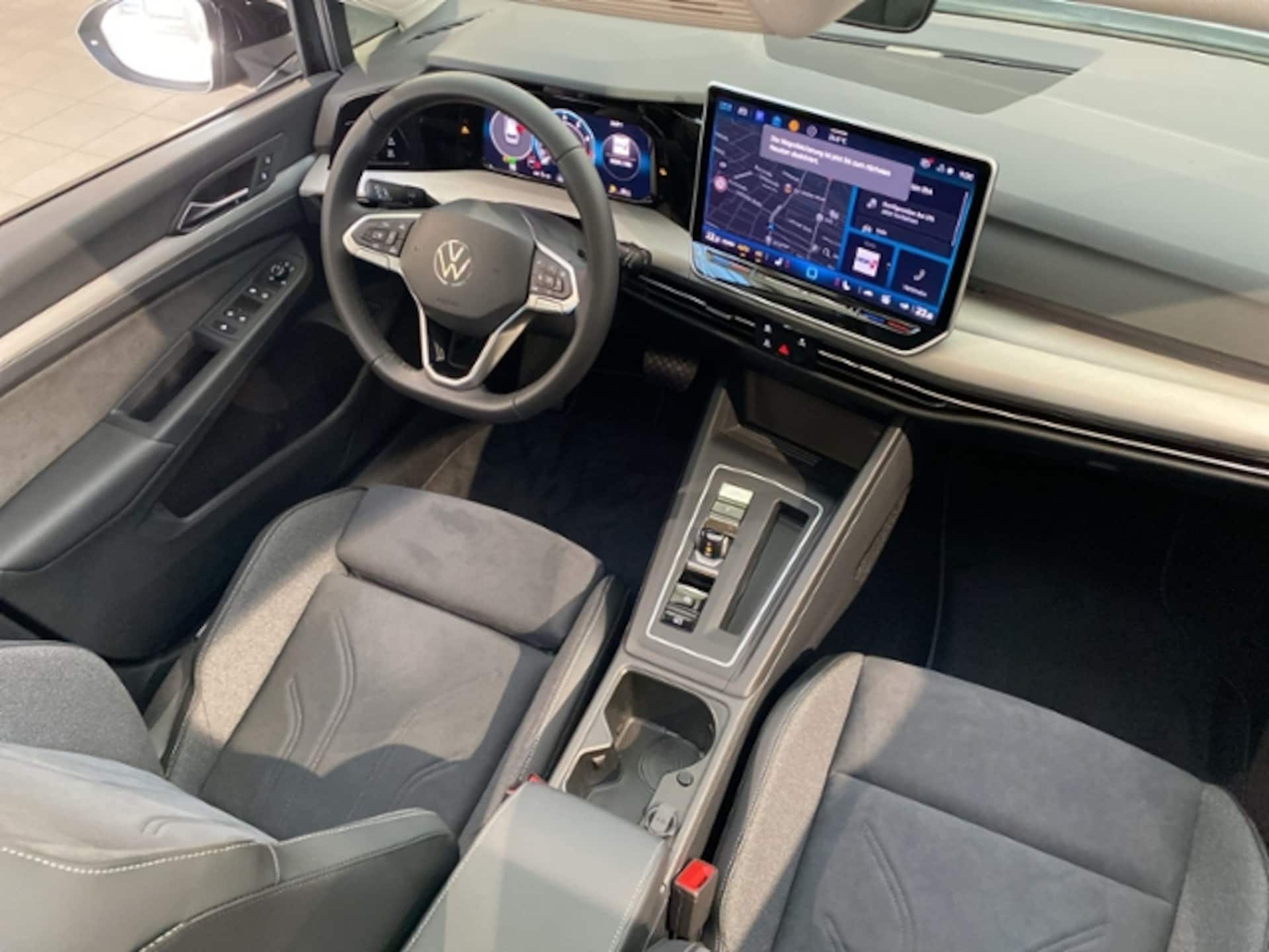 Volkswagen Golf Variant Life