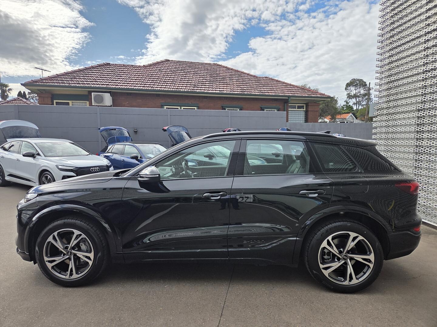 Image about Audi Q6 SUV e-tron e-tron