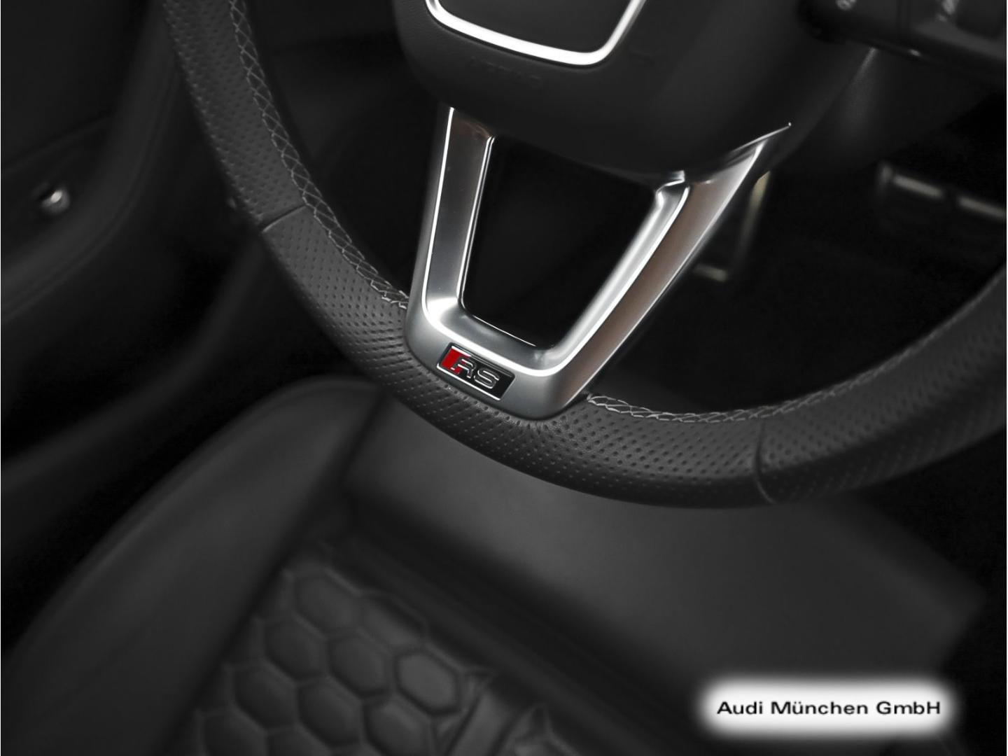 Bild über Audi RS 4 Avant TFSI quattro tiptronic - für weitere Informationen kontaktieren Sie den Audi Partner