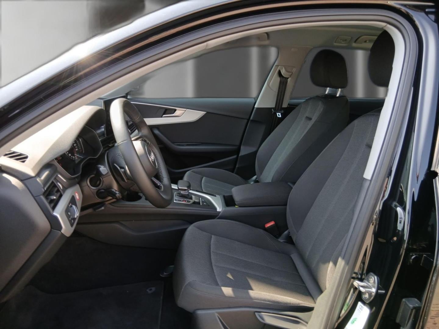 Bild über Audi A4 Avant 35 TFSI S tronic - für weitere Informationen kontaktieren Sie den Audi Partner