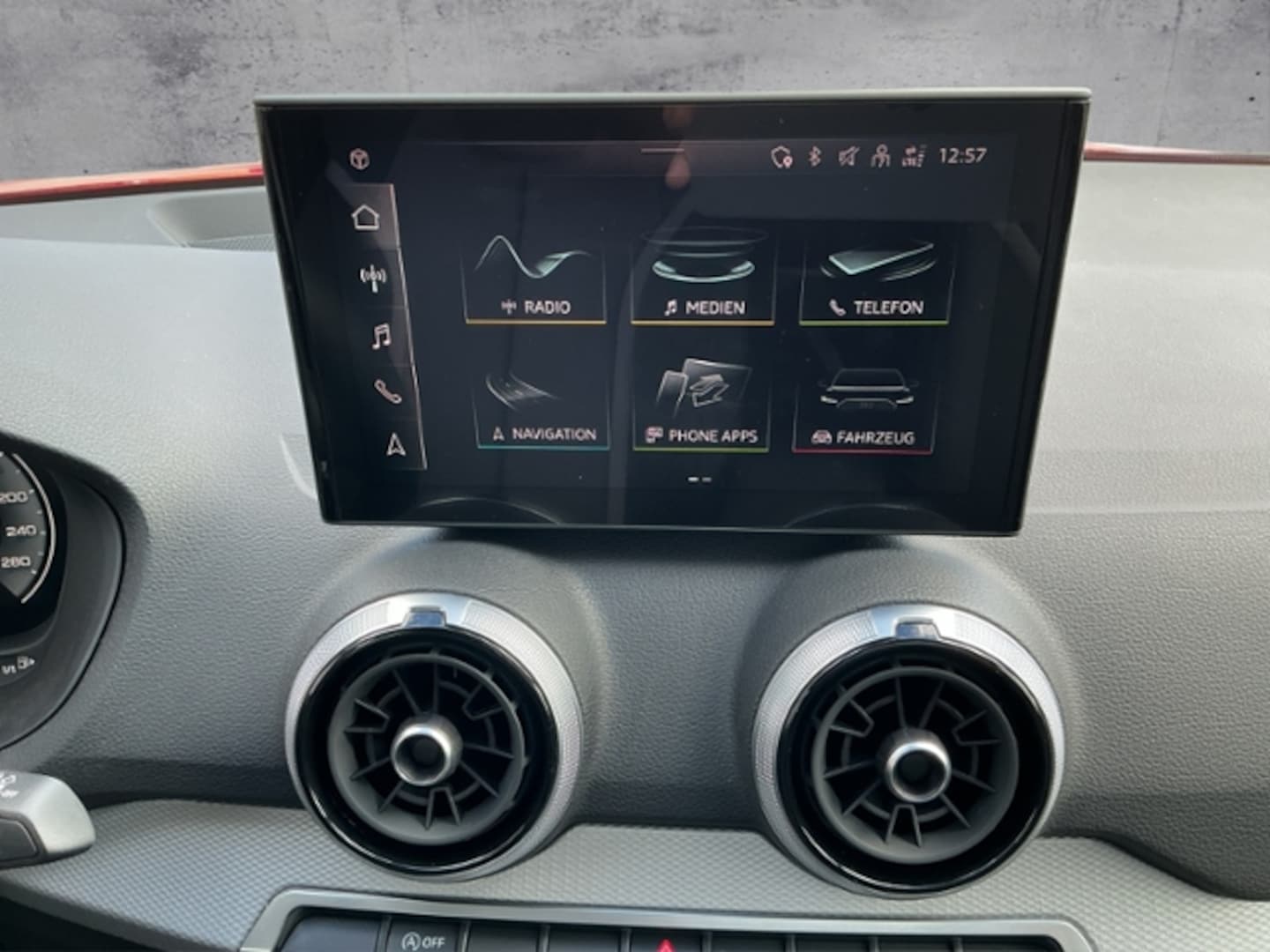 Bild über Audi Q2 S line 30 TFSI Schaltgetriebe - für weitere Informationen kontaktieren Sie den Audi Partner