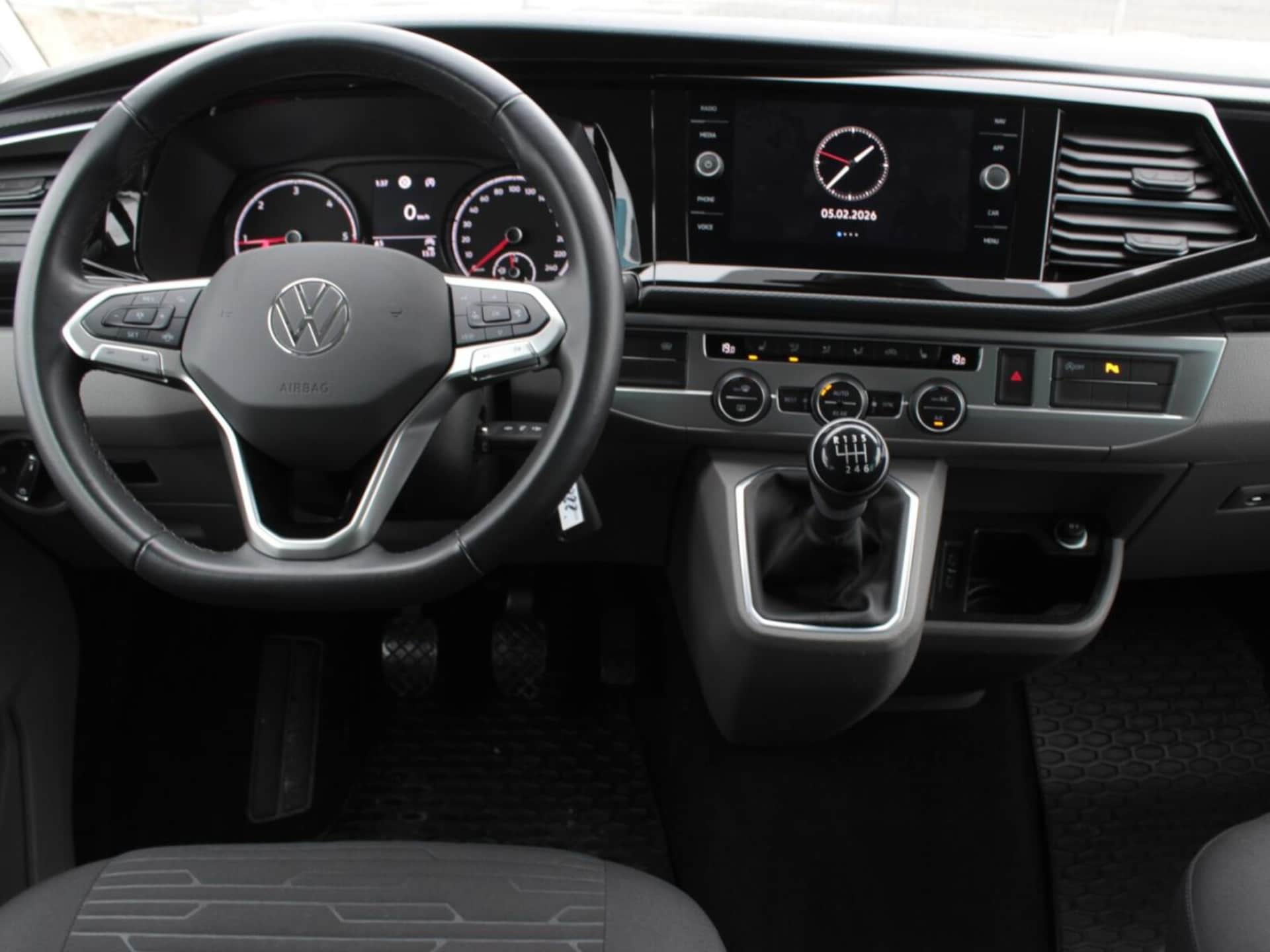 Volkswagen Caravelle 6.1 długi roztaw osi SE