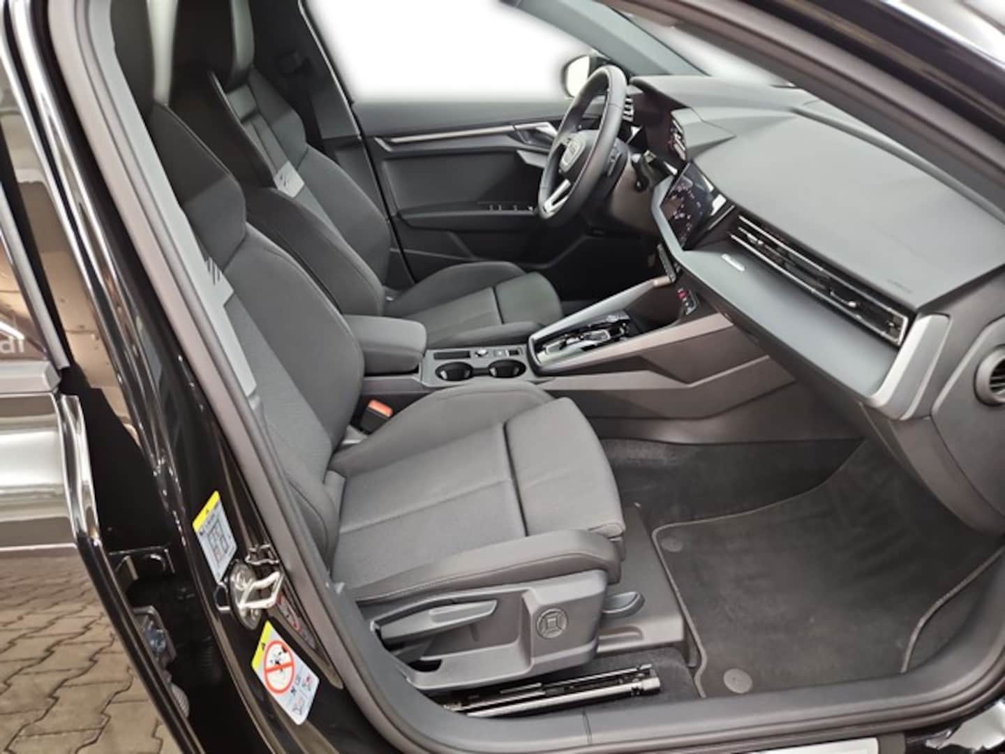 Bild über Audi A3 Sportback S line 35 TFSI S tronic - für weitere Informationen kontaktieren Sie den Audi Partner