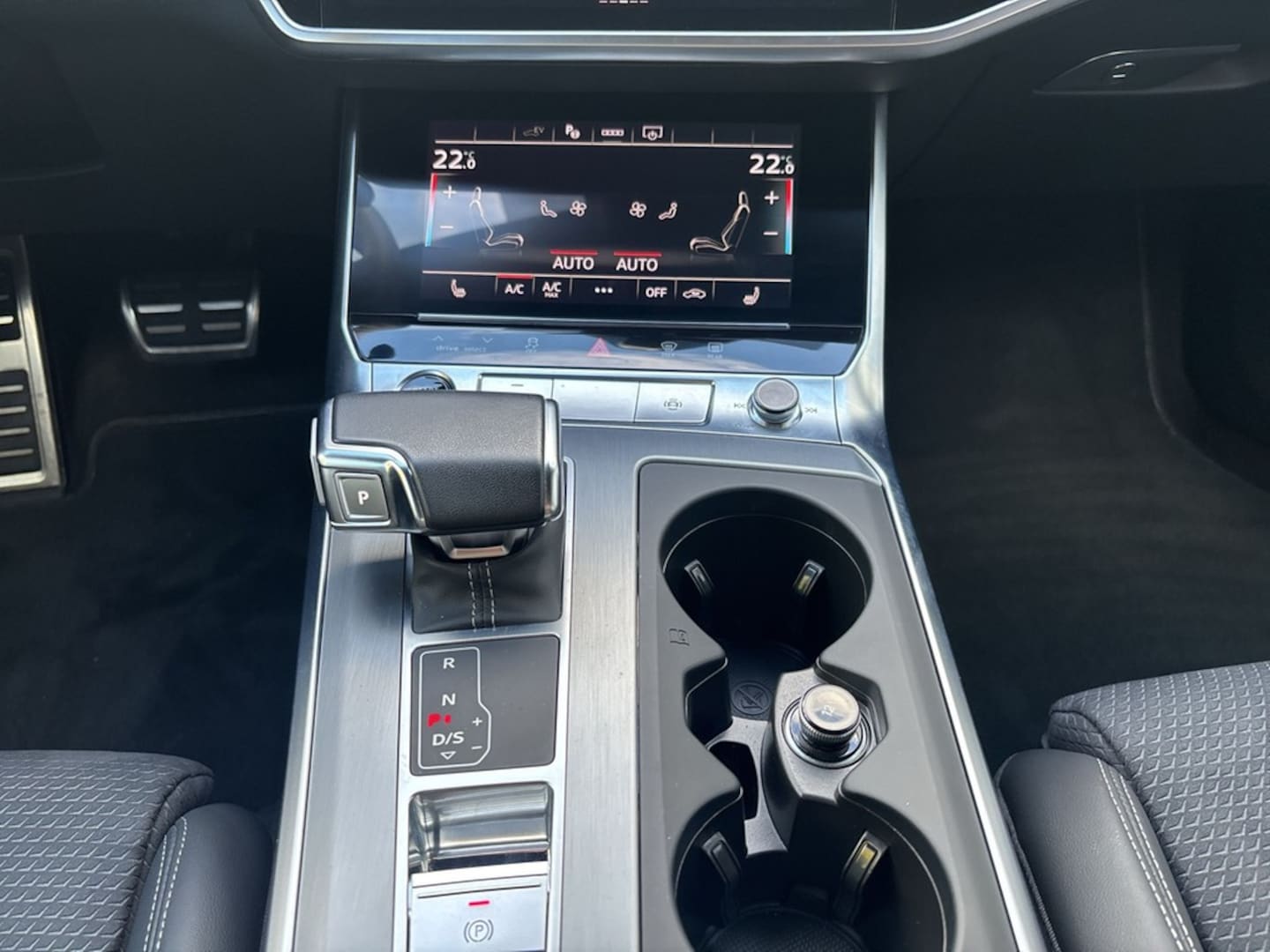 Bild über Audi A6 Avant TFSI e S line 55 TFSI e quattro S tronic - für weitere Informationen kontaktieren Sie den Audi Partner