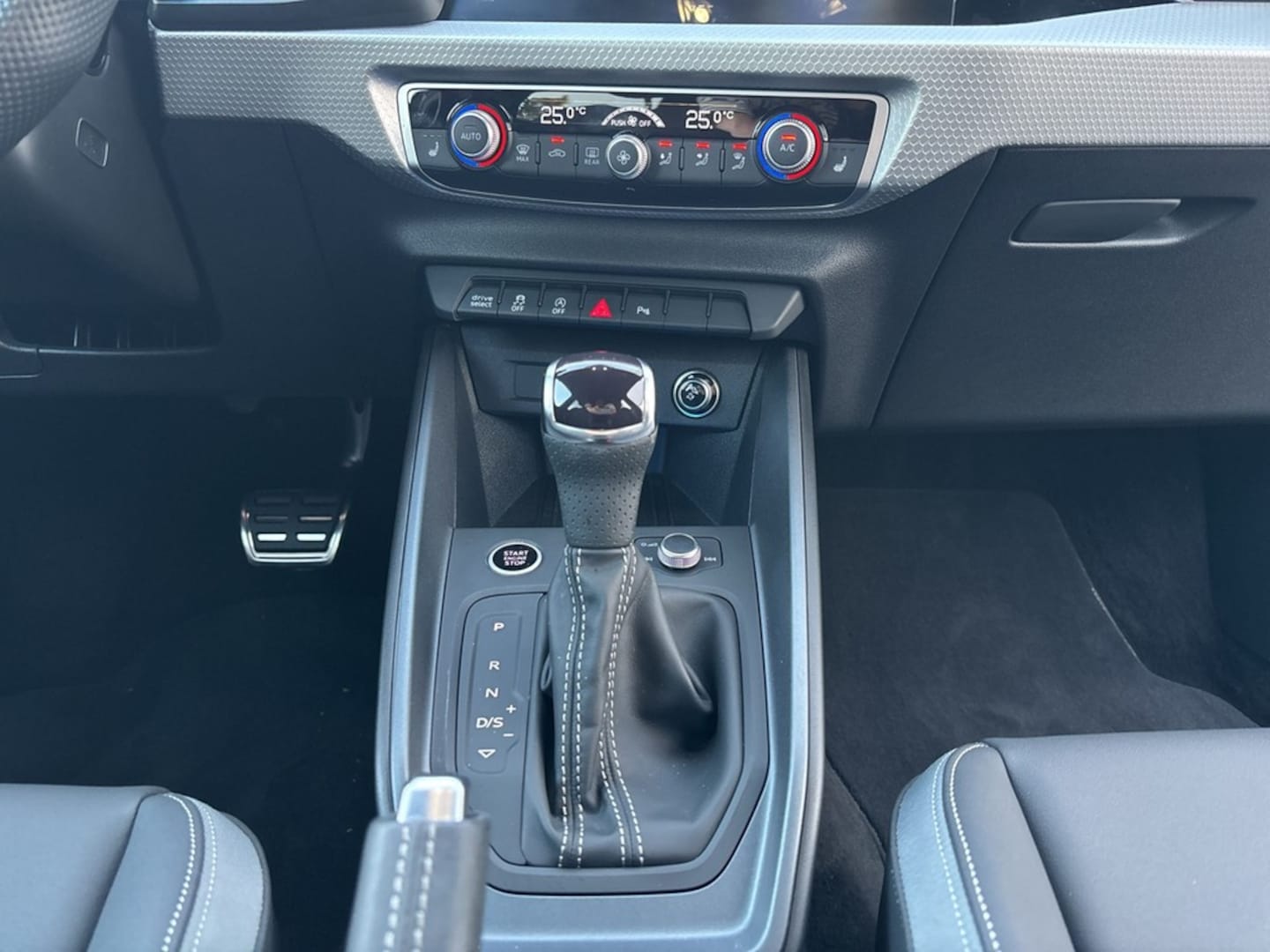 Bild über Audi A1 Sportback S line 35 TFSI S tronic - für weitere Informationen kontaktieren Sie den Audi Partner
