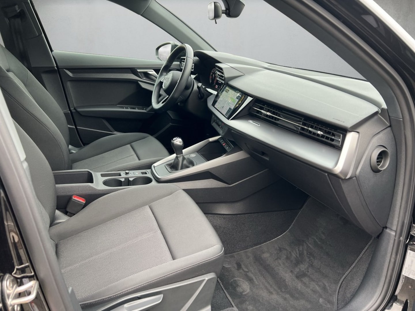 Bild über Audi A3 Sportback 30 TFSI Schaltgetriebe - für weitere Informationen kontaktieren Sie den Audi Partner