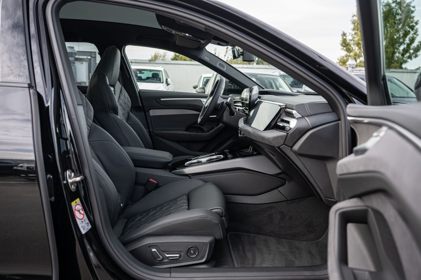 Bild über Audi A6 Avant TDI quattro 220 kW S tronic - für weitere Informationen kontaktieren Sie den Audi Partner