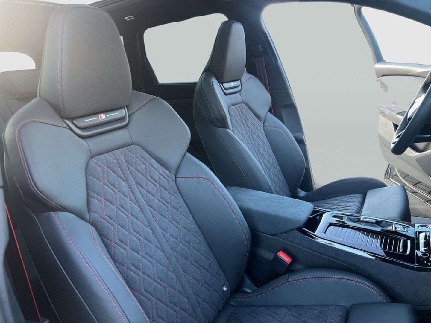 Bild über Audi Q6 SUV e-tron S line business e-tron performance 225 kW - für weitere Informationen kontaktieren Sie den Audi Partner