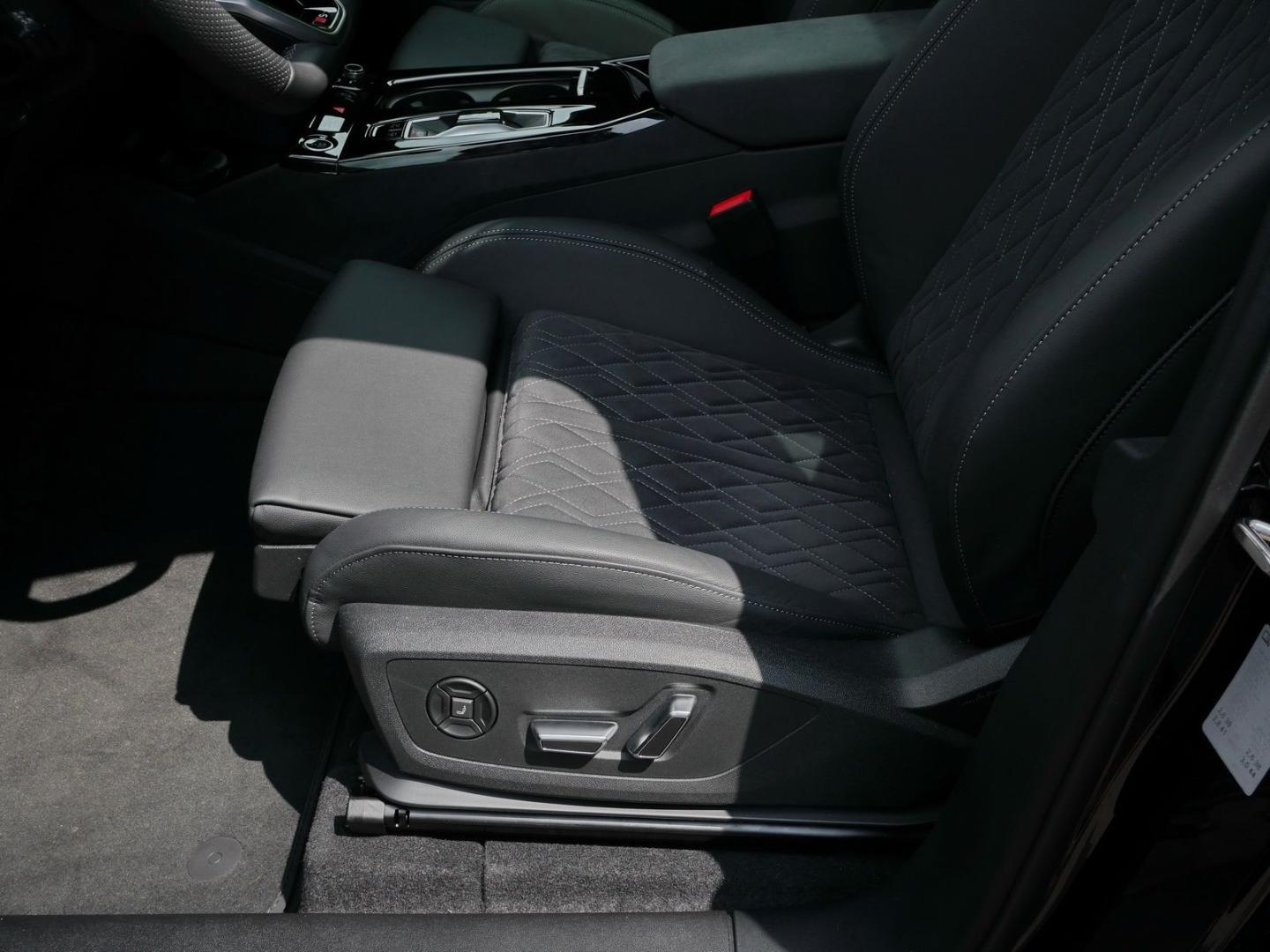 Image about Audi Q6 SUV e-tron e-tron quattro