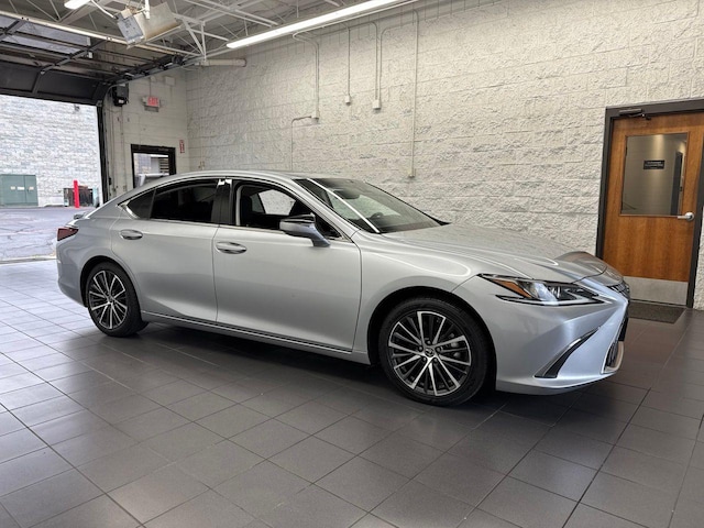 Photo of 2024 Lexus ES 300h