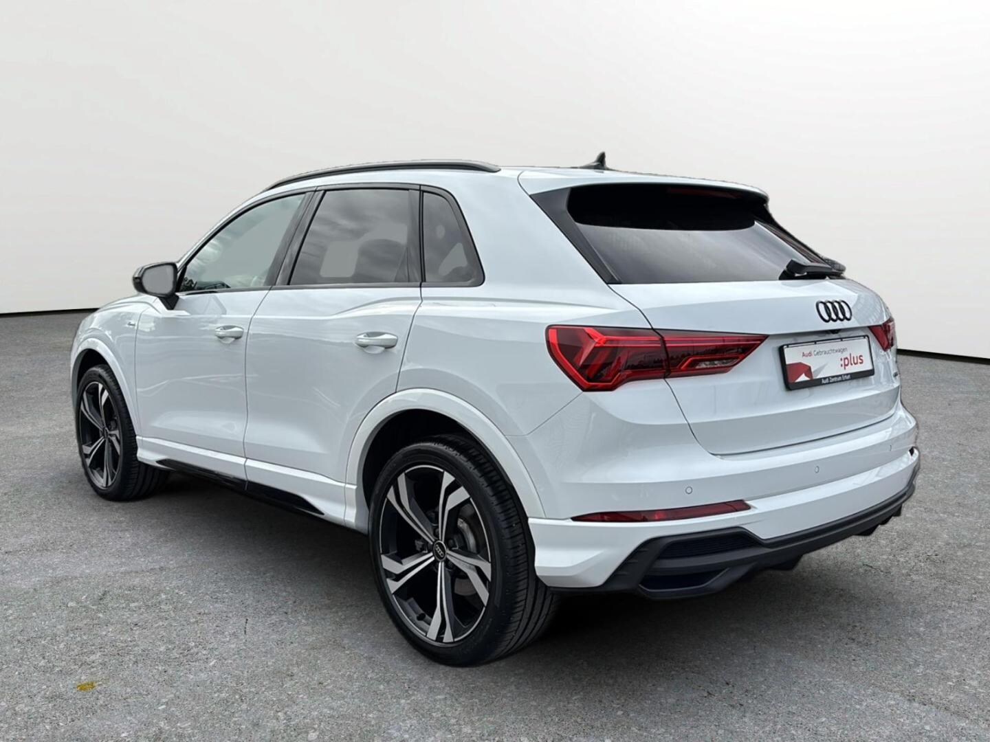 Bild über Audi Q3 TFSI quattro 180 kW S tronic - für weitere Informationen kontaktieren Sie den Audi Partner