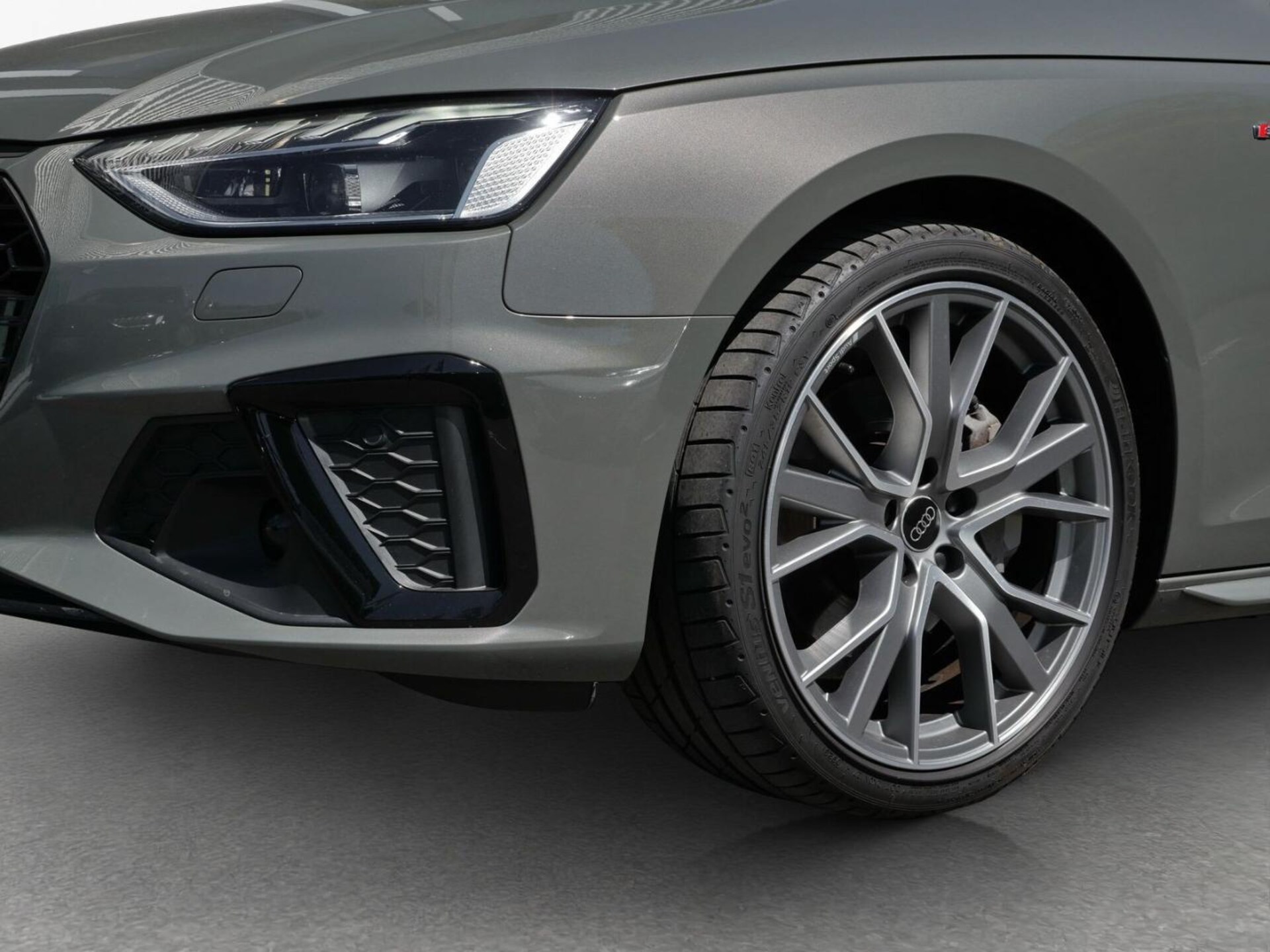 Audi A4 Avant S line