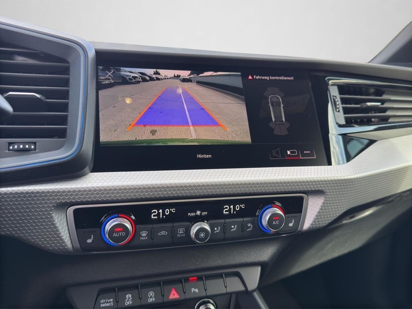 Bild über Audi A1 Sportback S line 30 TFSI S tronic - für weitere Informationen kontaktieren Sie den Audi Partner