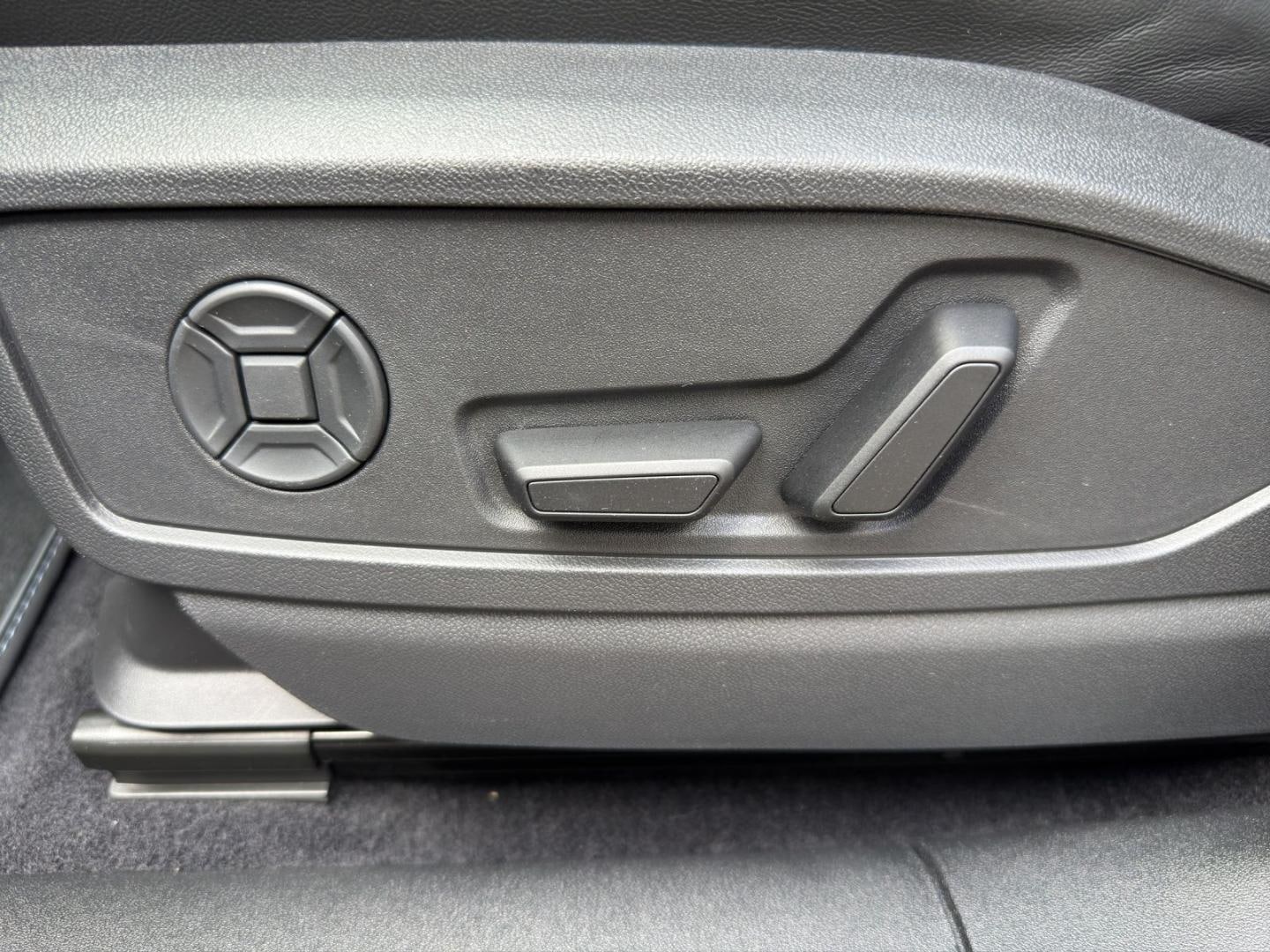 Bild über Audi Q5 SUV TDI quattro 150 kW S tronic - für weitere Informationen kontaktieren Sie den Audi Partner