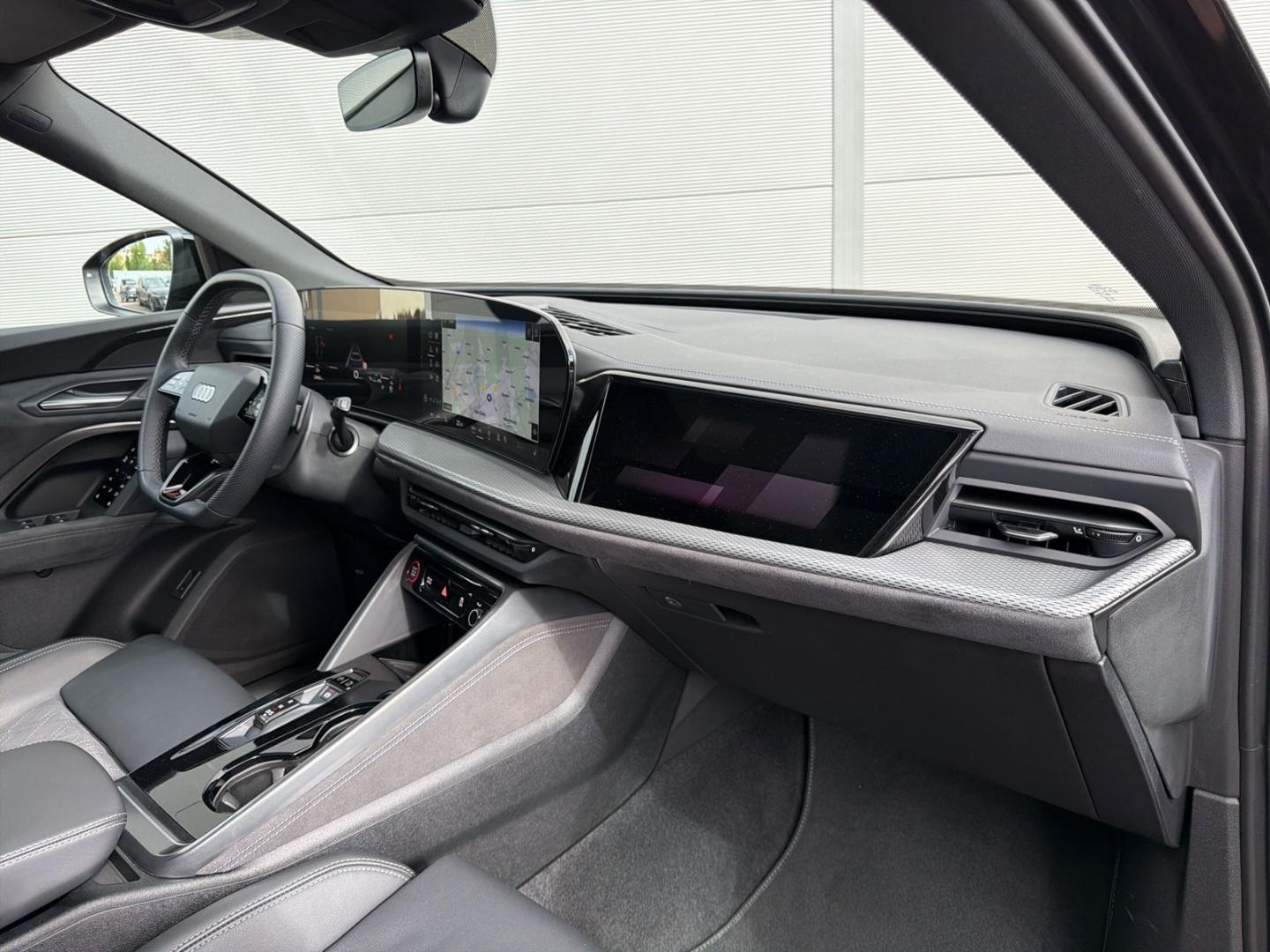 Bild über Audi Q5 SUV TDI quattro 150 kW S tronic - für weitere Informationen kontaktieren Sie den Audi Partner