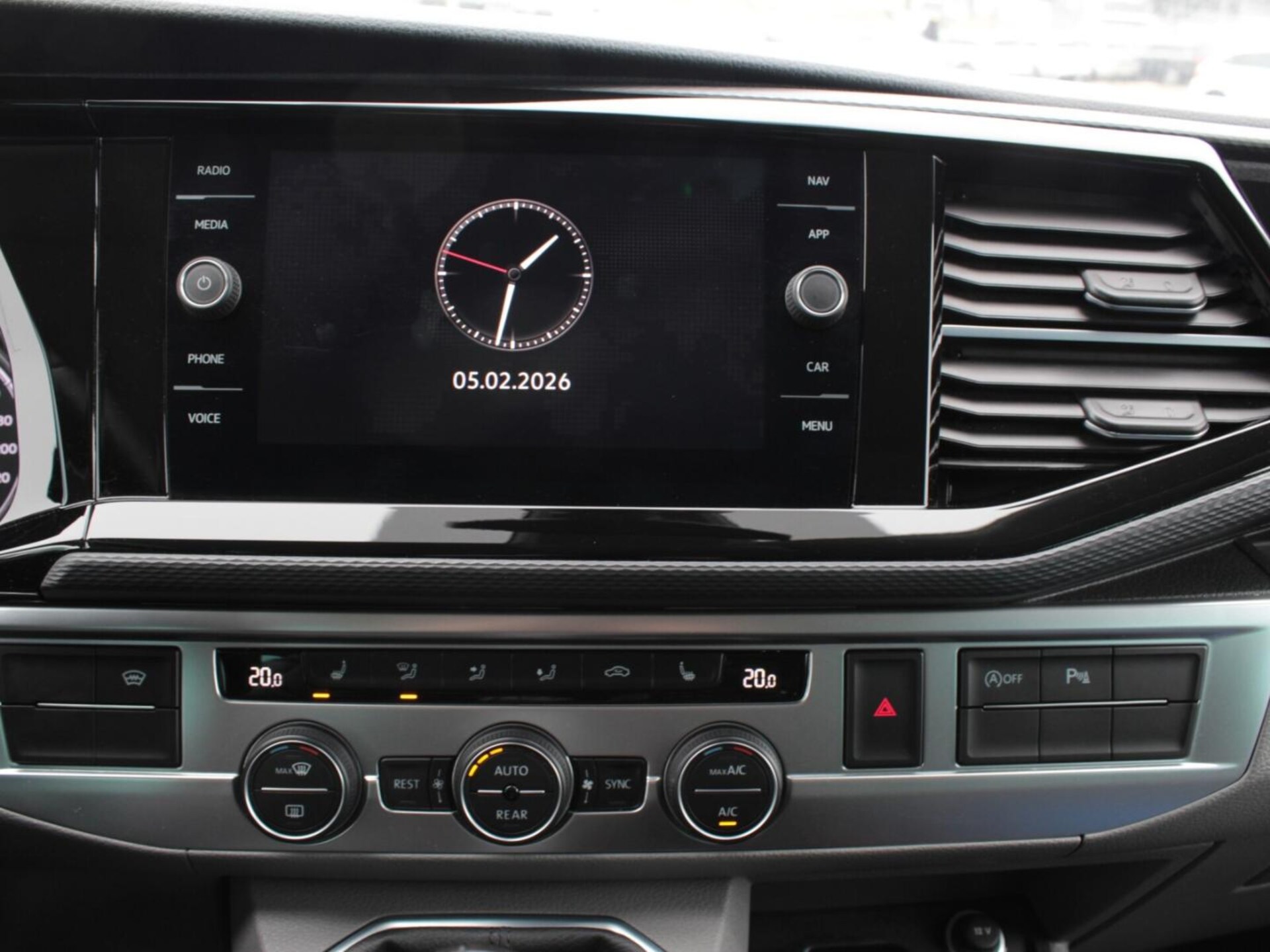 Volkswagen Caravelle 6.1 długi roztaw osi SE