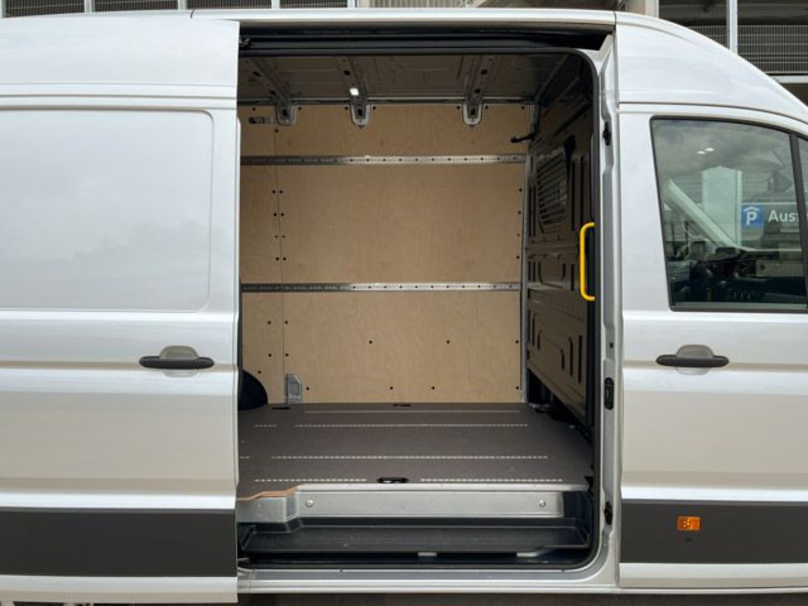 Volkswagen e-Crafter Kastenwagen mittlerer Radstand – Bild 9