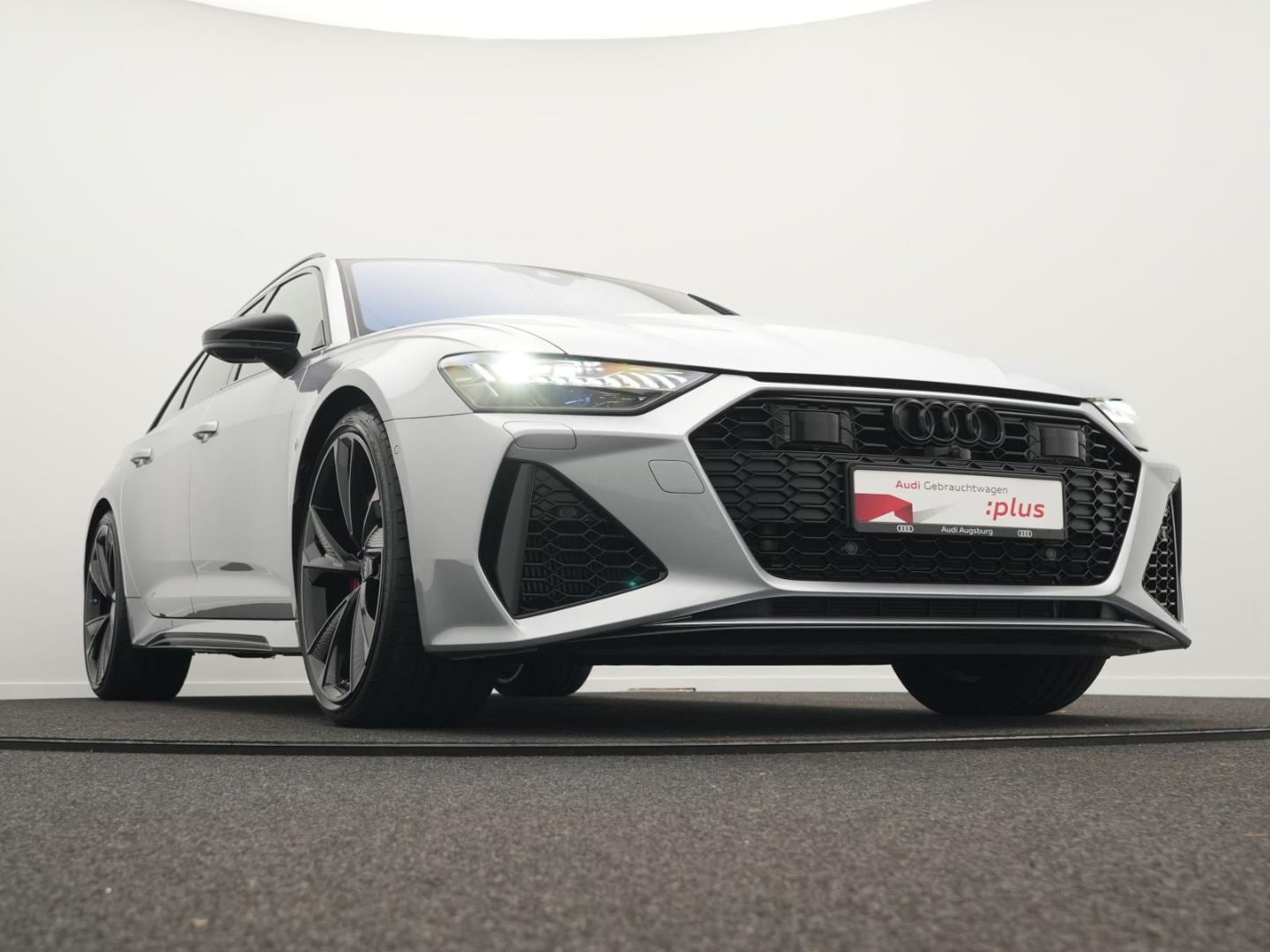Bild über Audi RS 6 Avant TFSI quattro tiptronic - für weitere Informationen kontaktieren Sie den Audi Partner