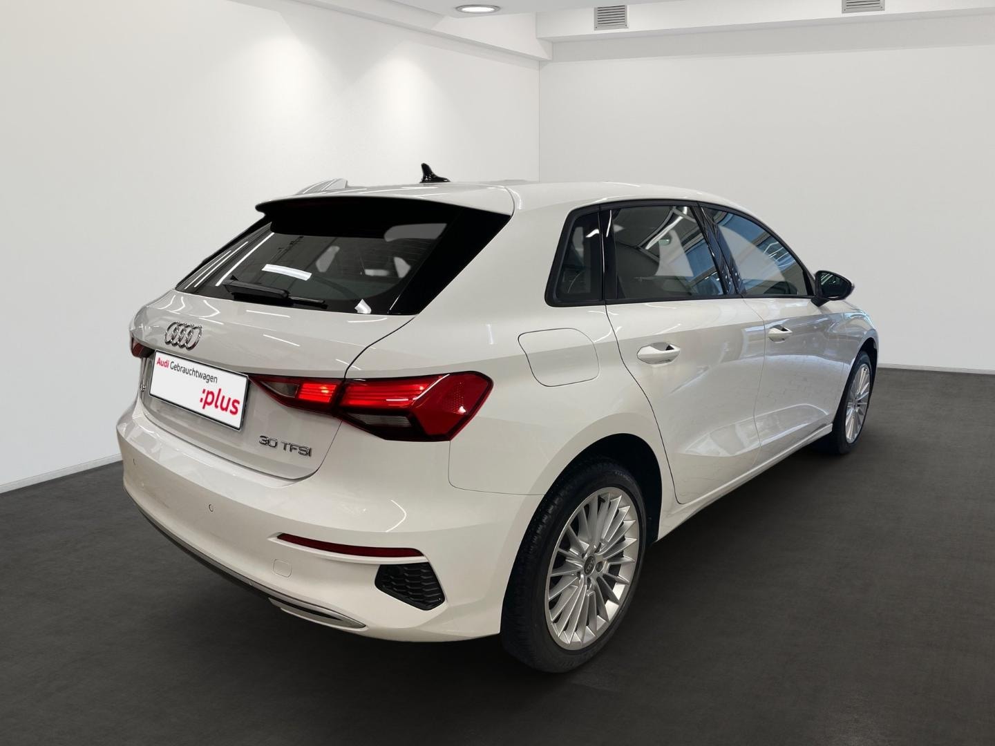 Bild über Audi A3 Sportback advanced 30 TFSI Schaltgetriebe - für weitere Informationen kontaktieren Sie den Audi Partner