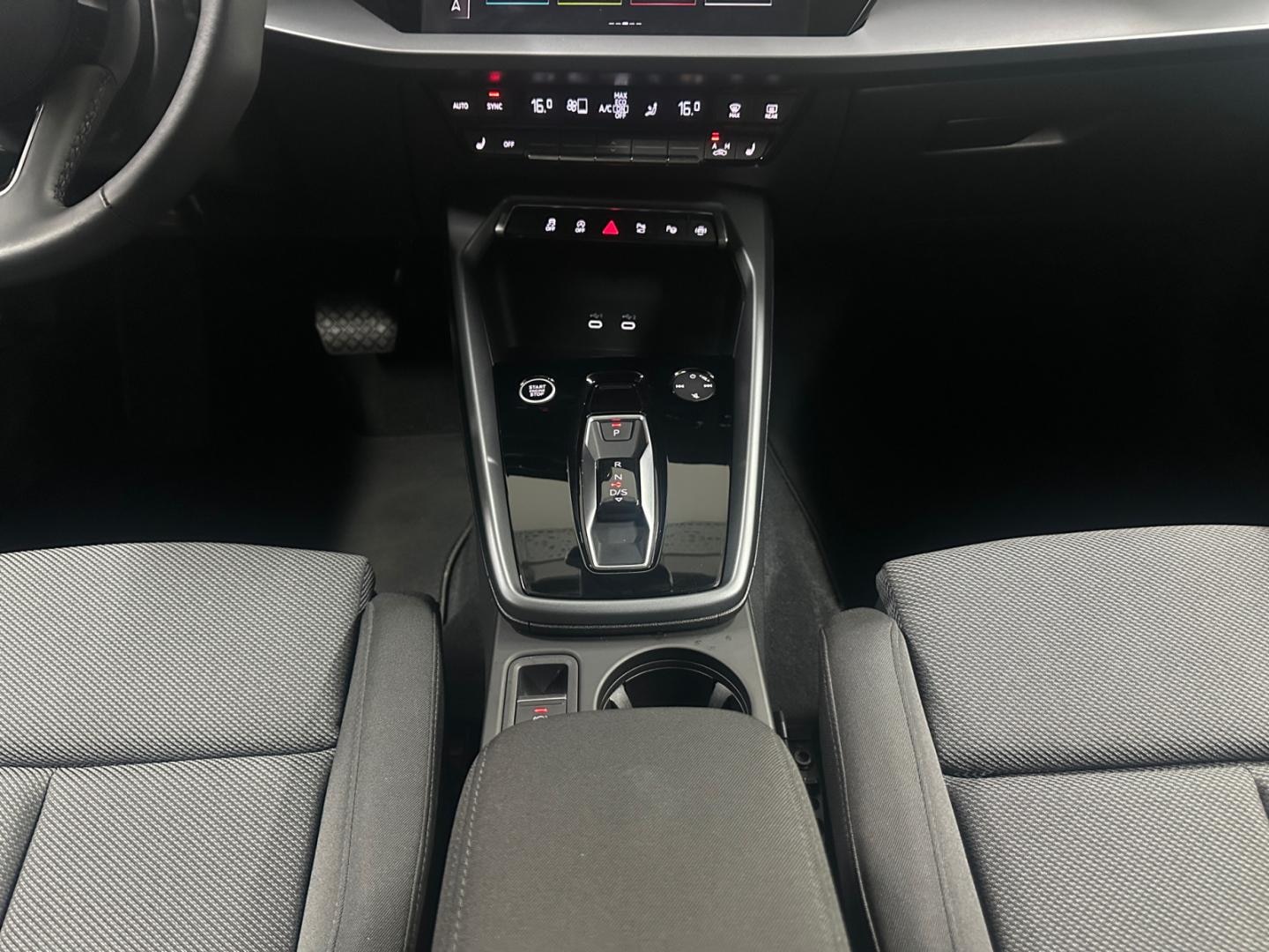 Bild über Audi A3 Sportback S line 35 TFSI S tronic - für weitere Informationen kontaktieren Sie den Audi Partner