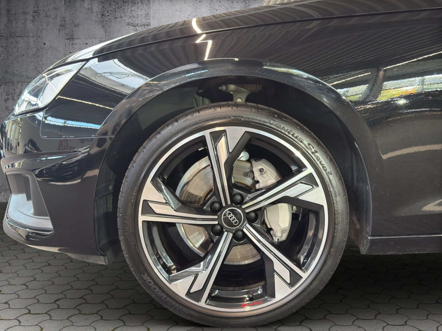 Bild über Audi A4 Avant 40 TFSI quattro S tronic - für weitere Informationen kontaktieren Sie den Audi Partner