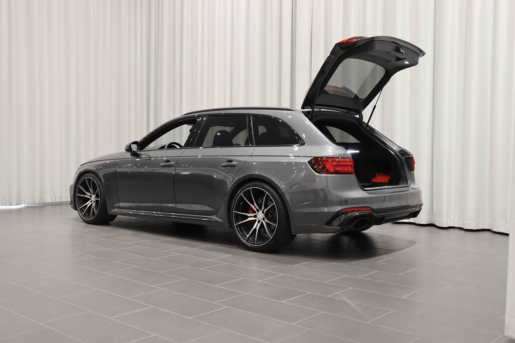 Bild som visar&nbsp;Audi RS 4 Avant&nbsp;RS 4 Avant 2.9 TFSI quattro 450 hk tiptronic - för mer information kontakta din Audi Partner