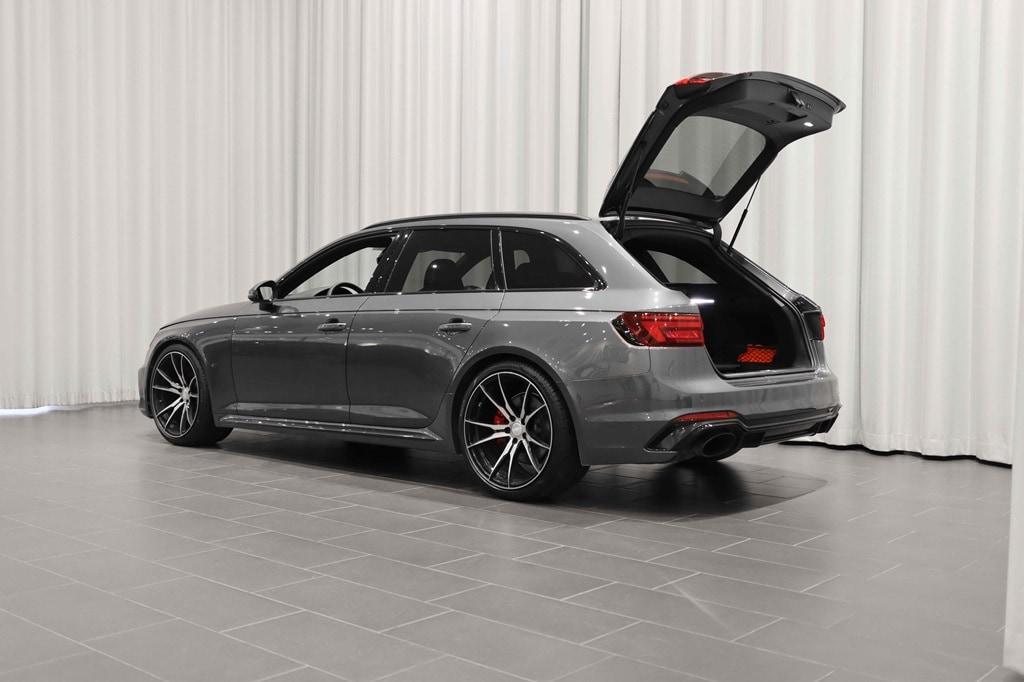 Bild som visar Audi RS 4 Avant RS 4 Avant 2.9 TFSI quattro 450 hk tiptronic - för mer information kontakta din Audi Partner