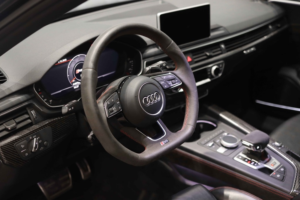 Bild som visar Audi RS 4 Avant RS 4 Avant 2.9 TFSI quattro 450 hk tiptronic - för mer information kontakta din Audi Partner