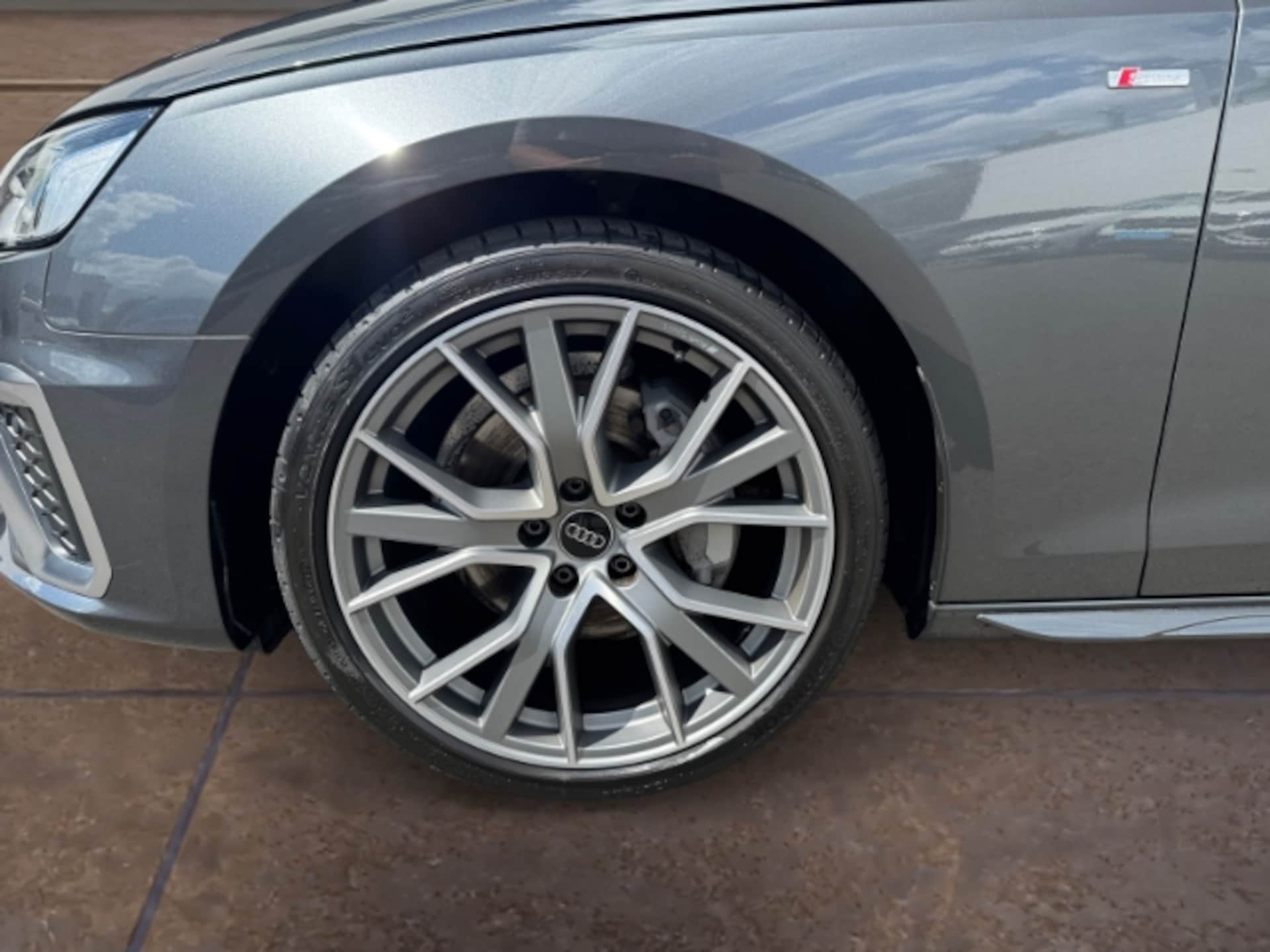 Audi A4 Limousine S line