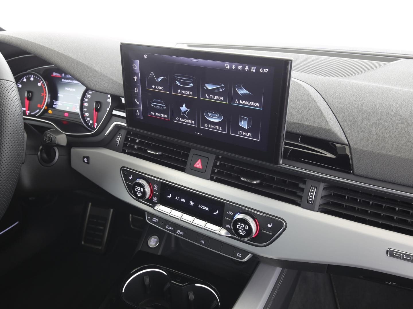 Bild über Audi A4 Limousine S line 45 TFSI quattro S tronic - für weitere Informationen kontaktieren Sie den Audi Partner
