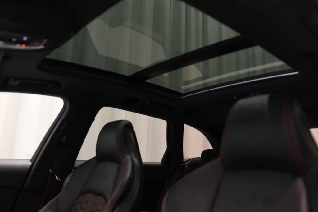 Bild som visar Audi RS 4 Avant RS 4 Avant 2.9 TFSI quattro 450 hk tiptronic - för mer information kontakta din Audi Partner