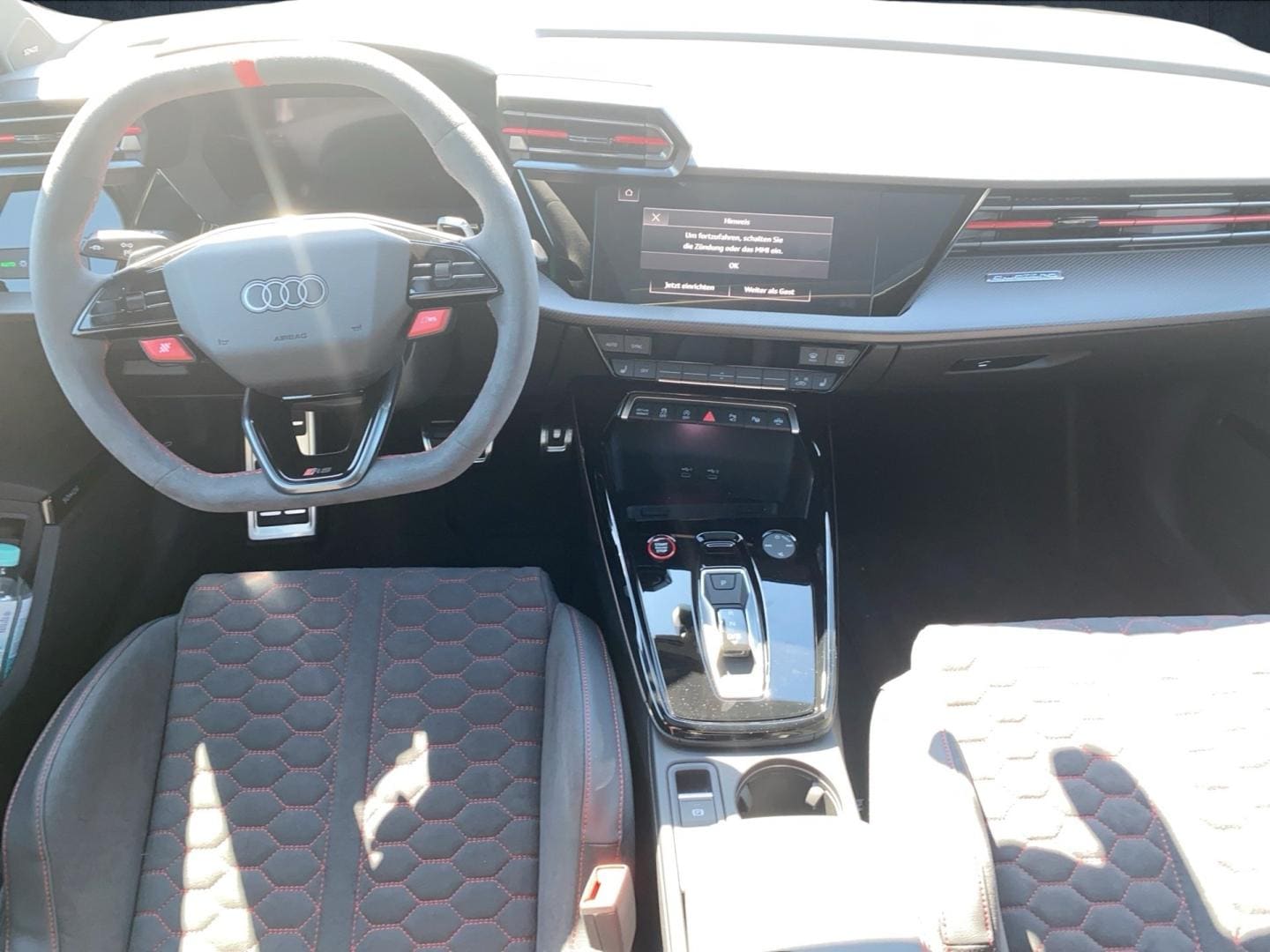 Bild über Audi RS 3 Sportback TFSI quattro 294 kW S tronic - für weitere Informationen kontaktieren Sie den Audi Partner
