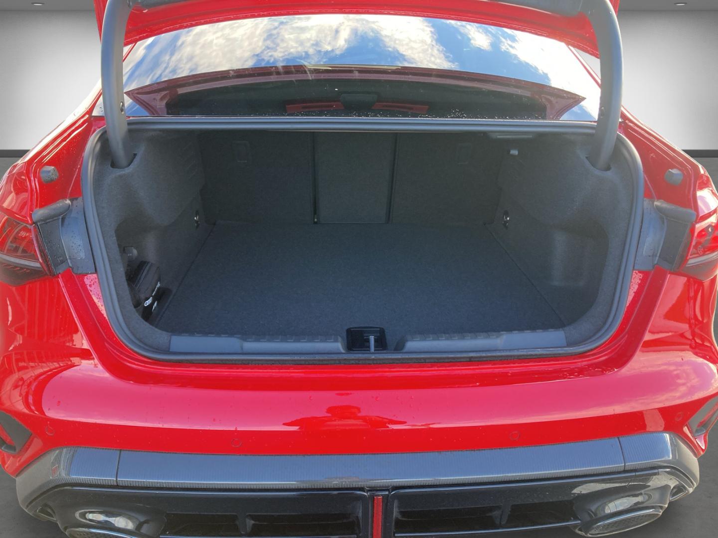 Image about Audi RS 3 Limousine TFSI quattro S tronic