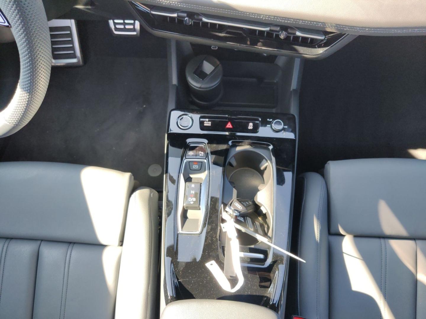 Image about Audi Q6 SUV e-tron e-tron quattro