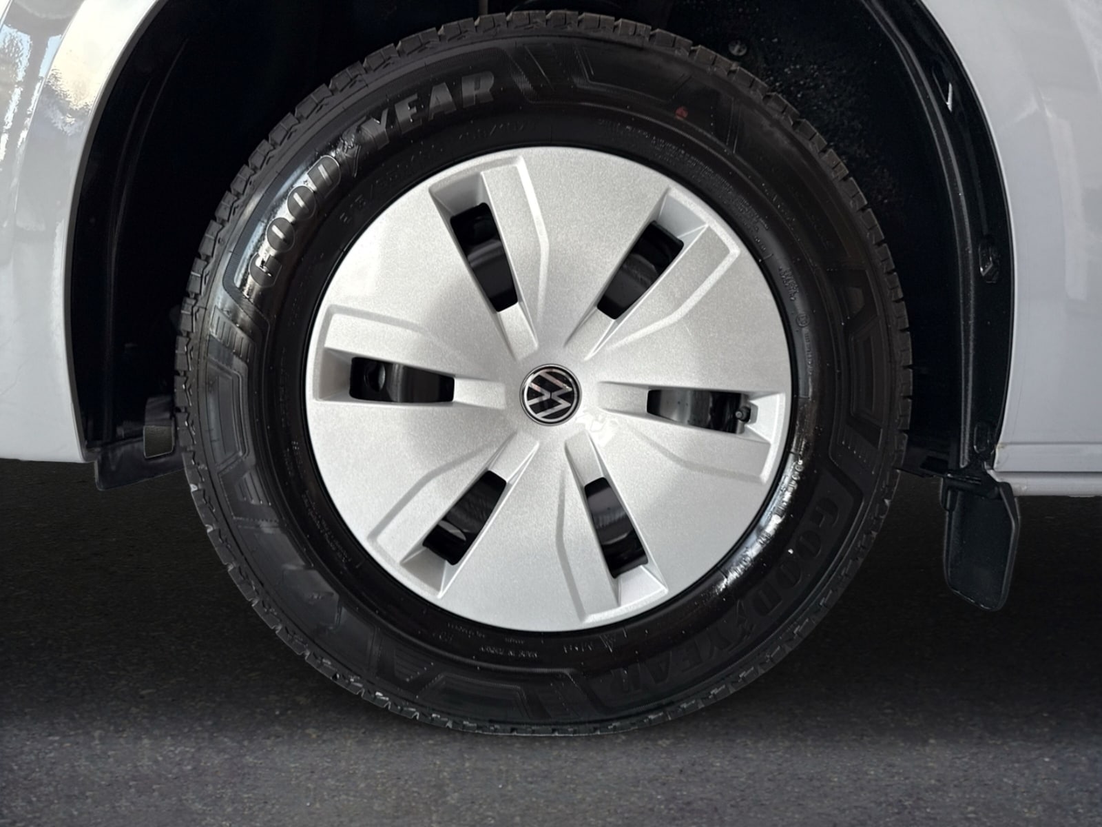 Volkswagen Transporter Kasten langer Radstand – Bild 6