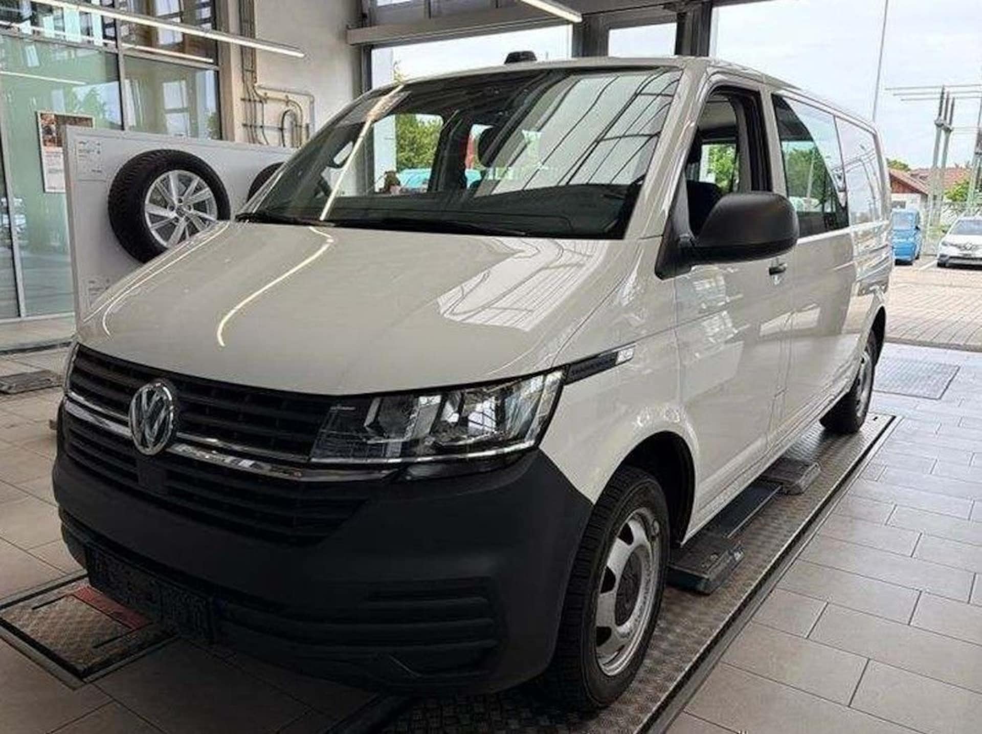 Volkswagen T6.1 Transporter Kombi langer Radstand