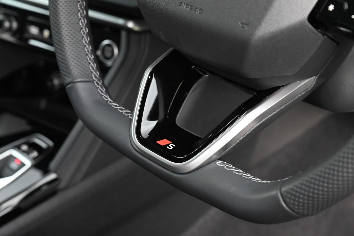 Image about Audi Q5 SUV e-hybrid quattro S tronic