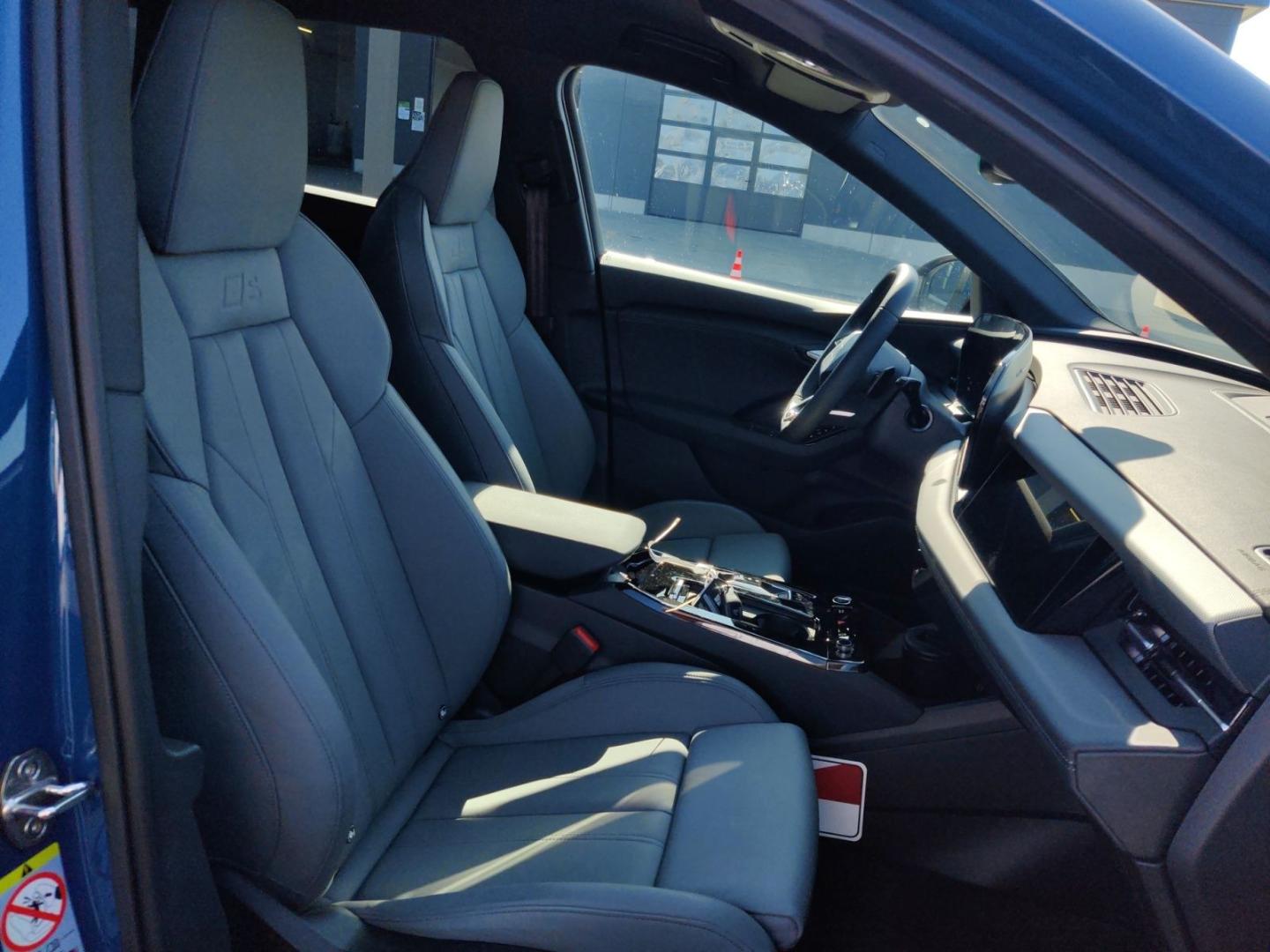 Image about Audi Q6 SUV e-tron e-tron quattro
