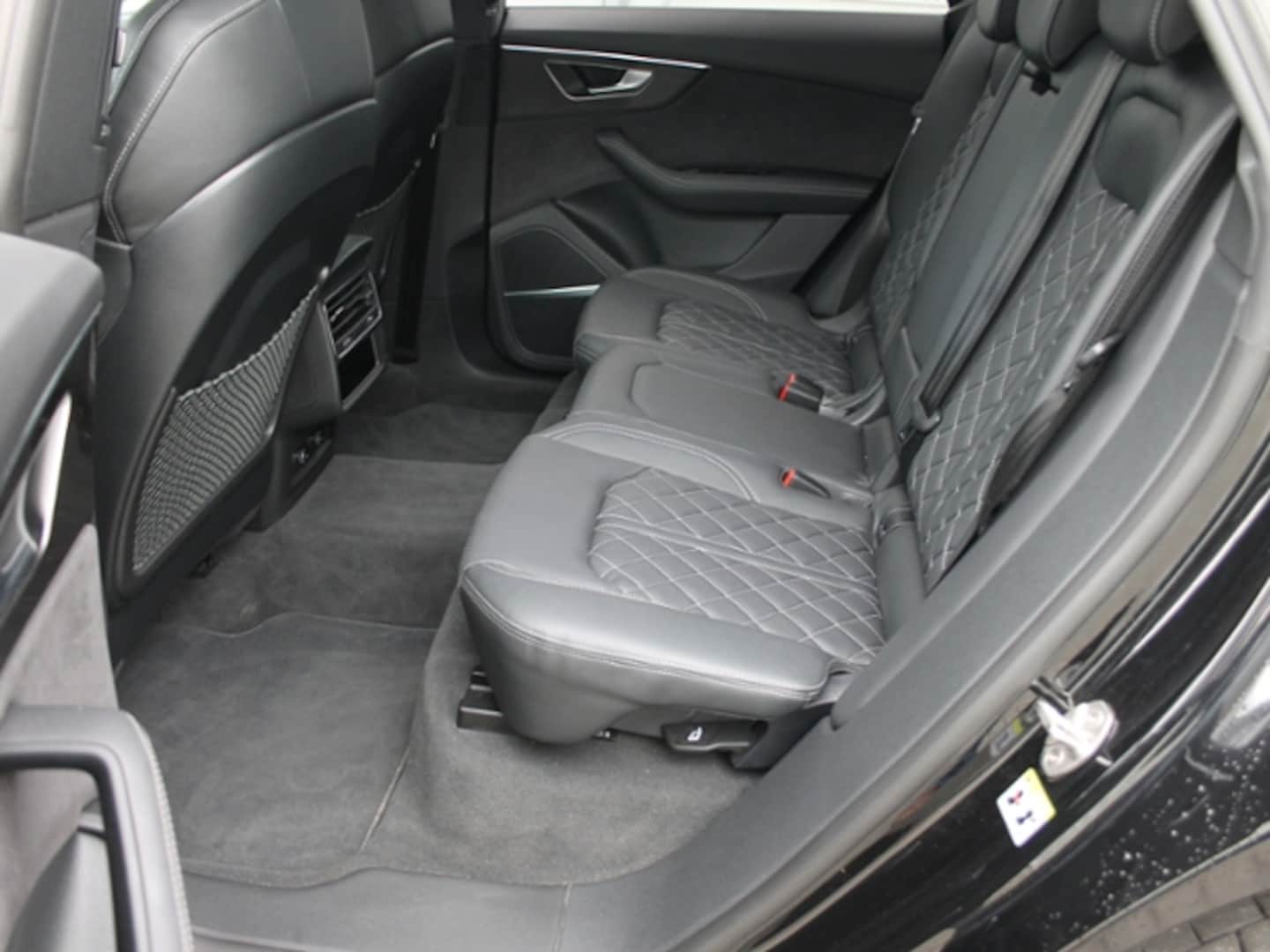 Bild über Audi SQ8 TFSI quattro tiptronic - für weitere Informationen kontaktieren Sie den Audi Partner