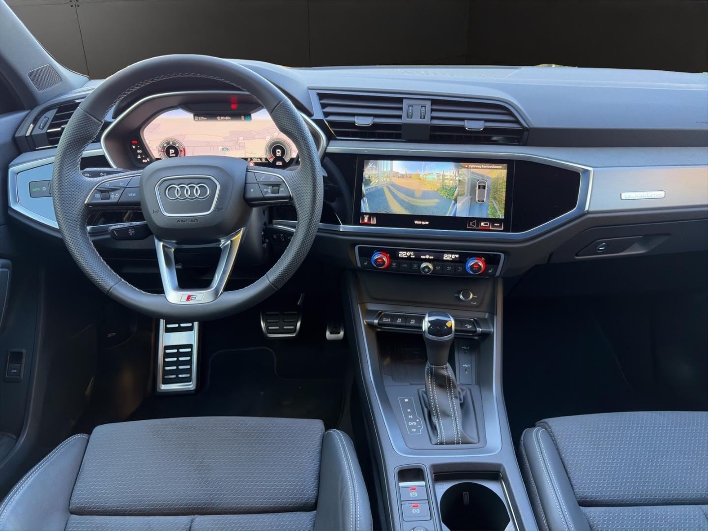 Bild über Audi Q3 Sportback S line 40 TDI quattro S tronic - für weitere Informationen kontaktieren Sie den Audi Partner