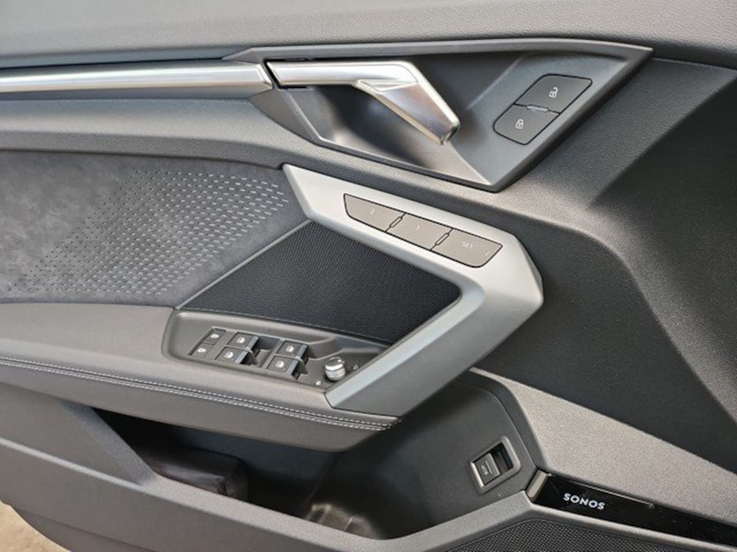 Bild über Audi S3 Limousine TFSI quattro S tronic - für weitere Informationen kontaktieren Sie den Audi Partner