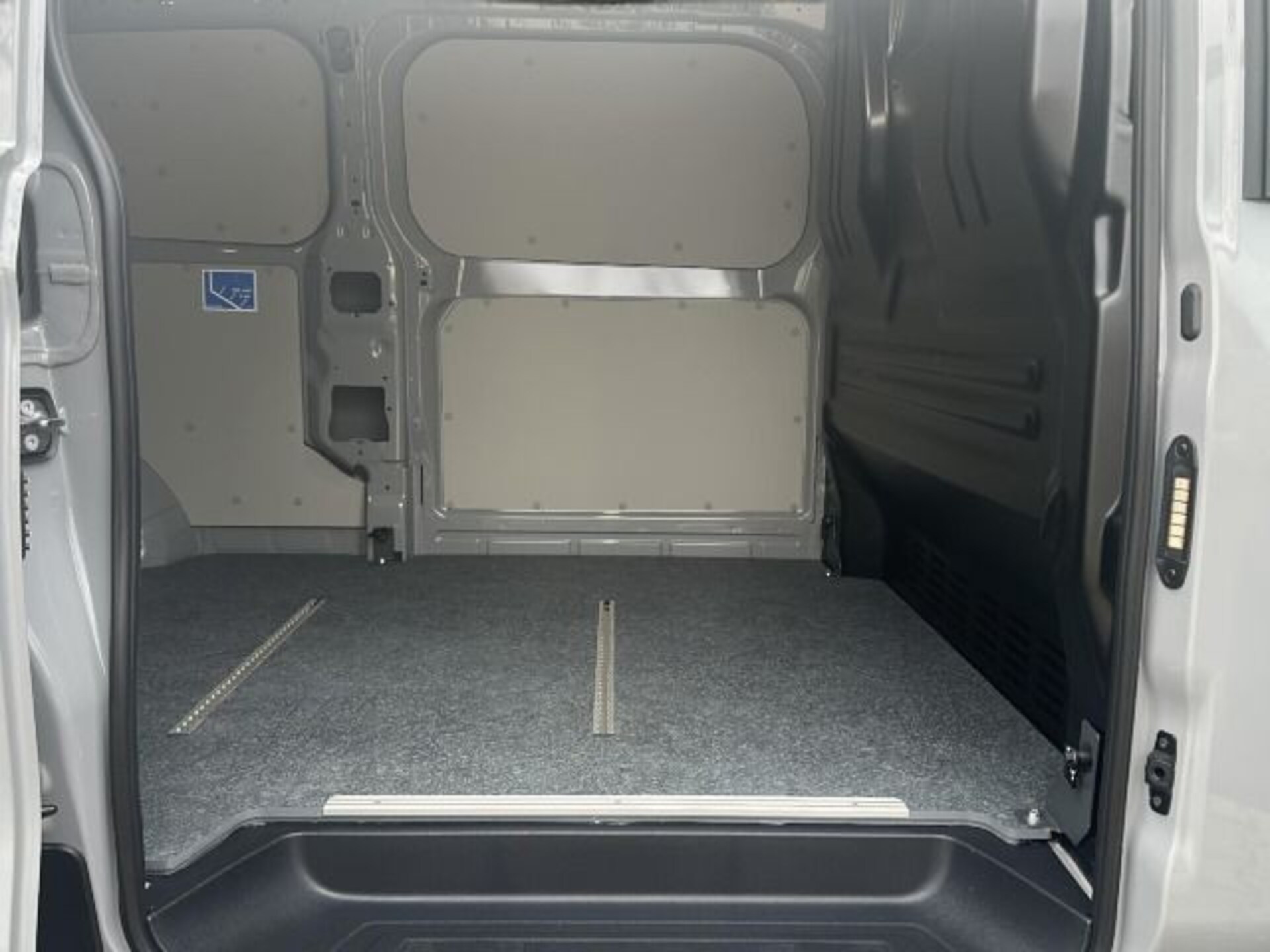 Volkswagen Transporter Kasten langer Radstand