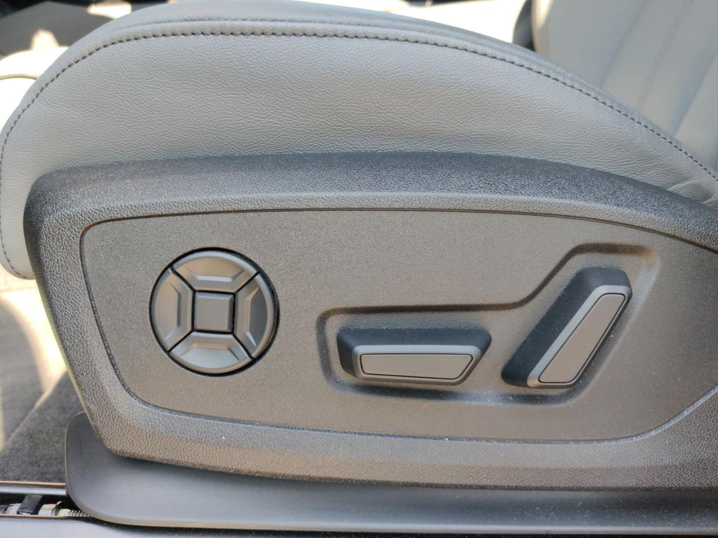 Image about Audi Q6 SUV e-tron e-tron quattro